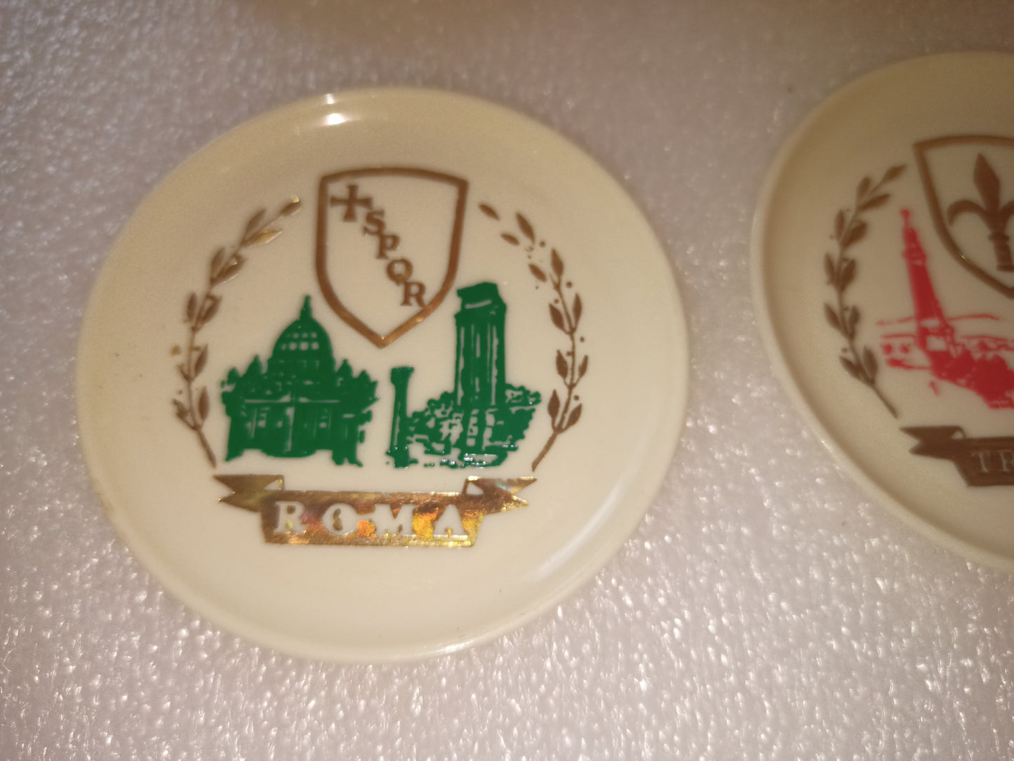 12 Sottobicchieri Città Italiane In Plastica Anni 60
Diametro cm 8,5