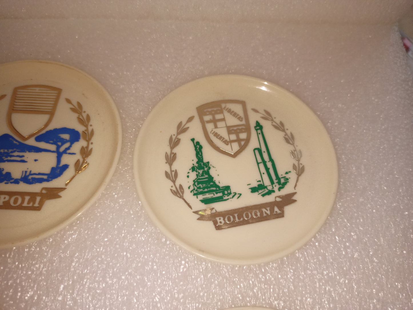 12 Sottobicchieri Città Italiane In Plastica Anni 60
Diametro cm 8,5