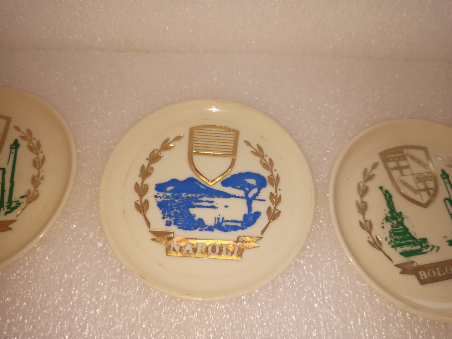 12 Sottobicchieri Città Italiane In Plastica Anni 60
Diametro cm 8,5