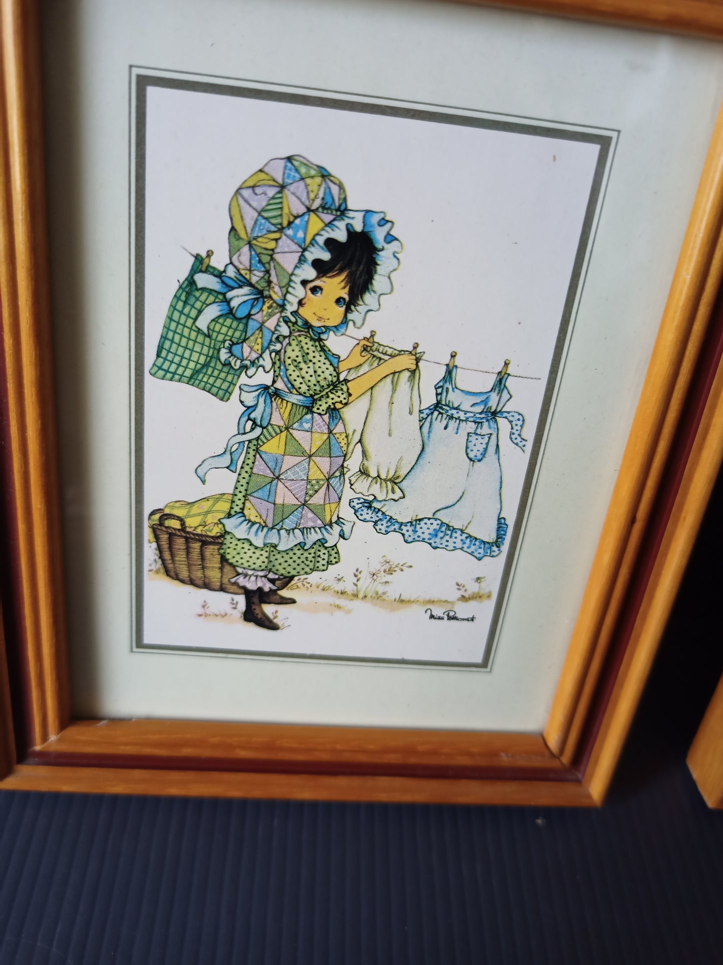 Quadretti con cornice Miss Petticoat, originali anni 70