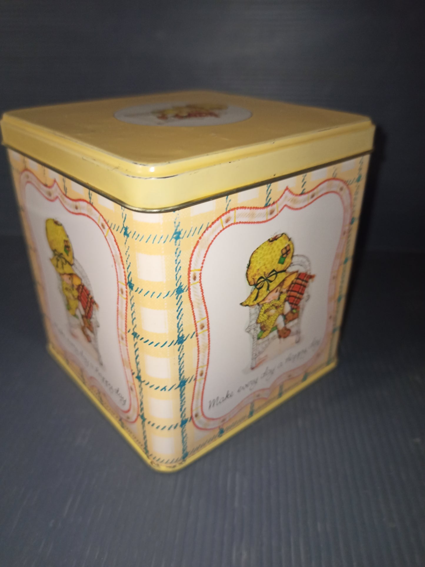 Bonnie Bonnets tin box, original from the 70s