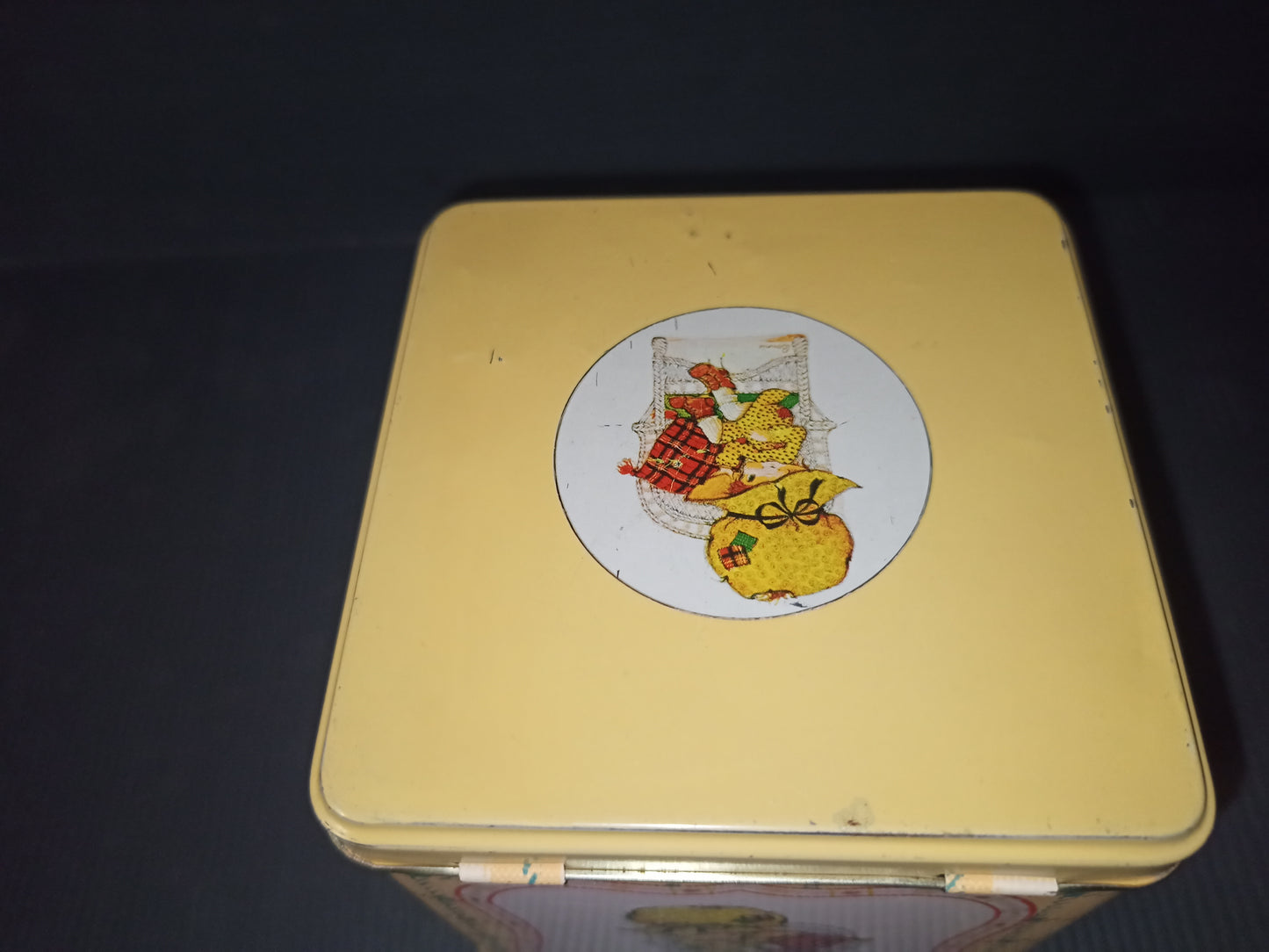 Bonnie Bonnets tin box, original from the 70s