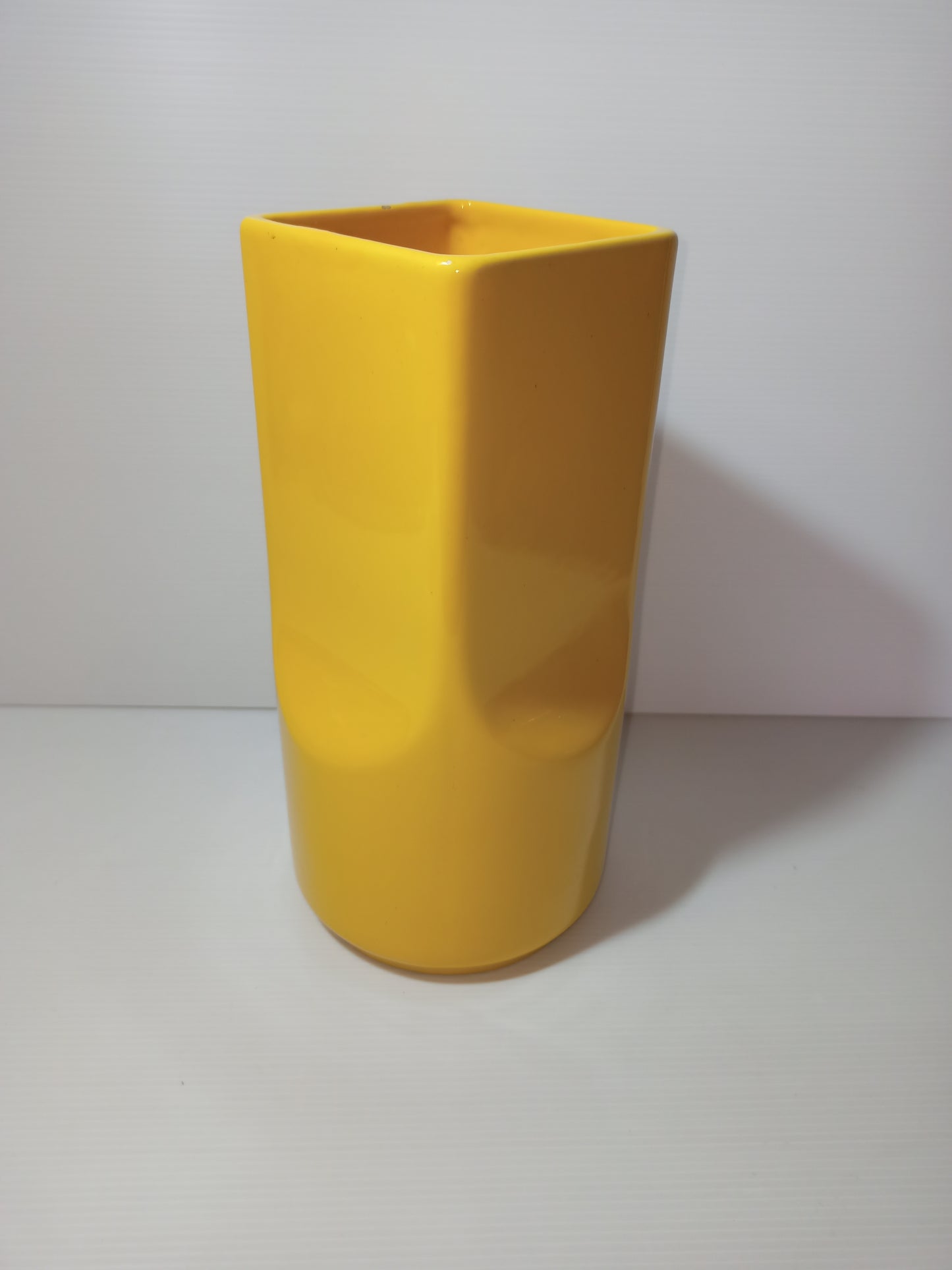 Modern yellow vase from the 70s (Gabbianelli?), READ DESCRIPTION