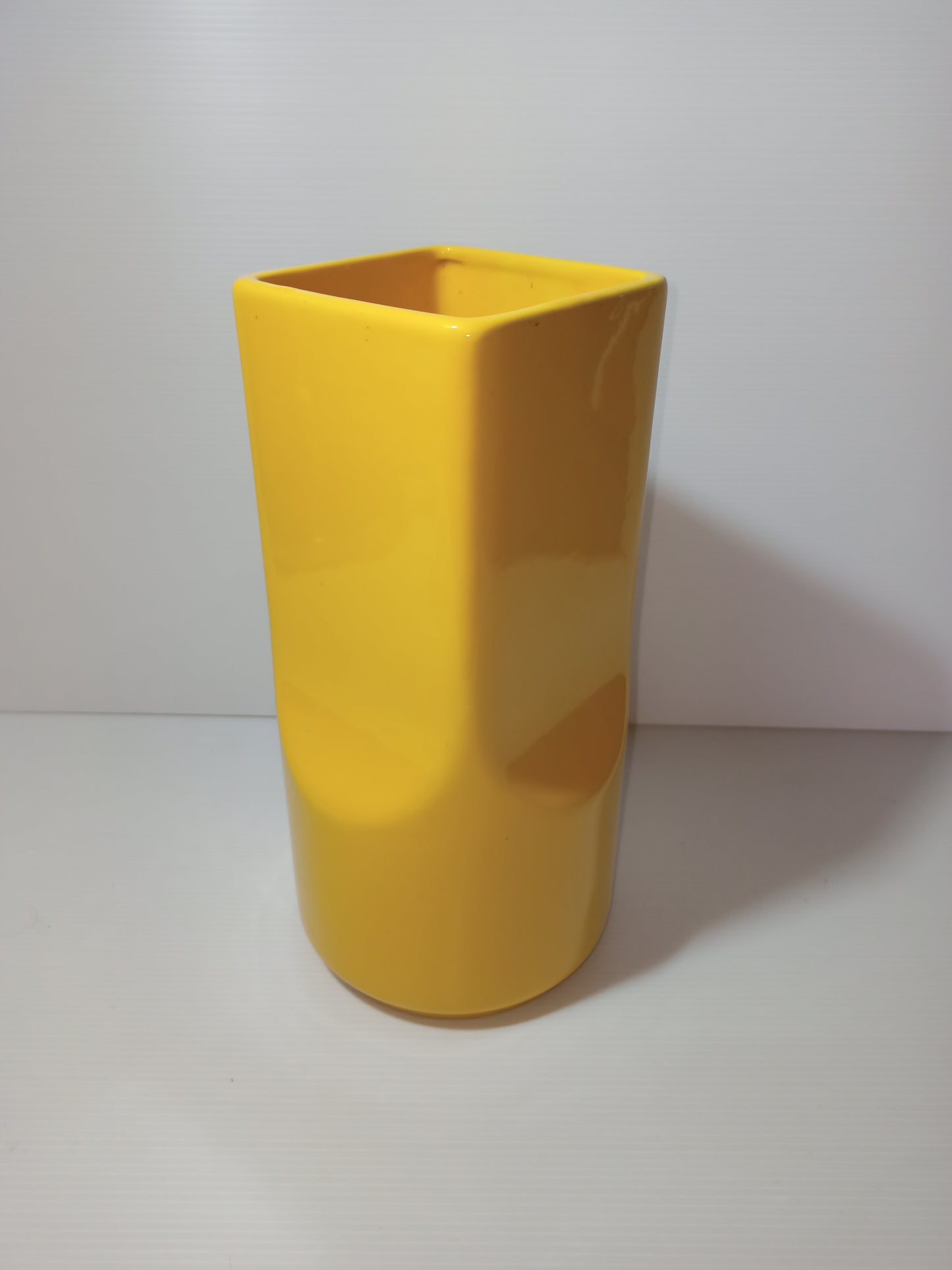 Modern yellow vase from the 70s (Gabbianelli?), READ DESCRIPTION