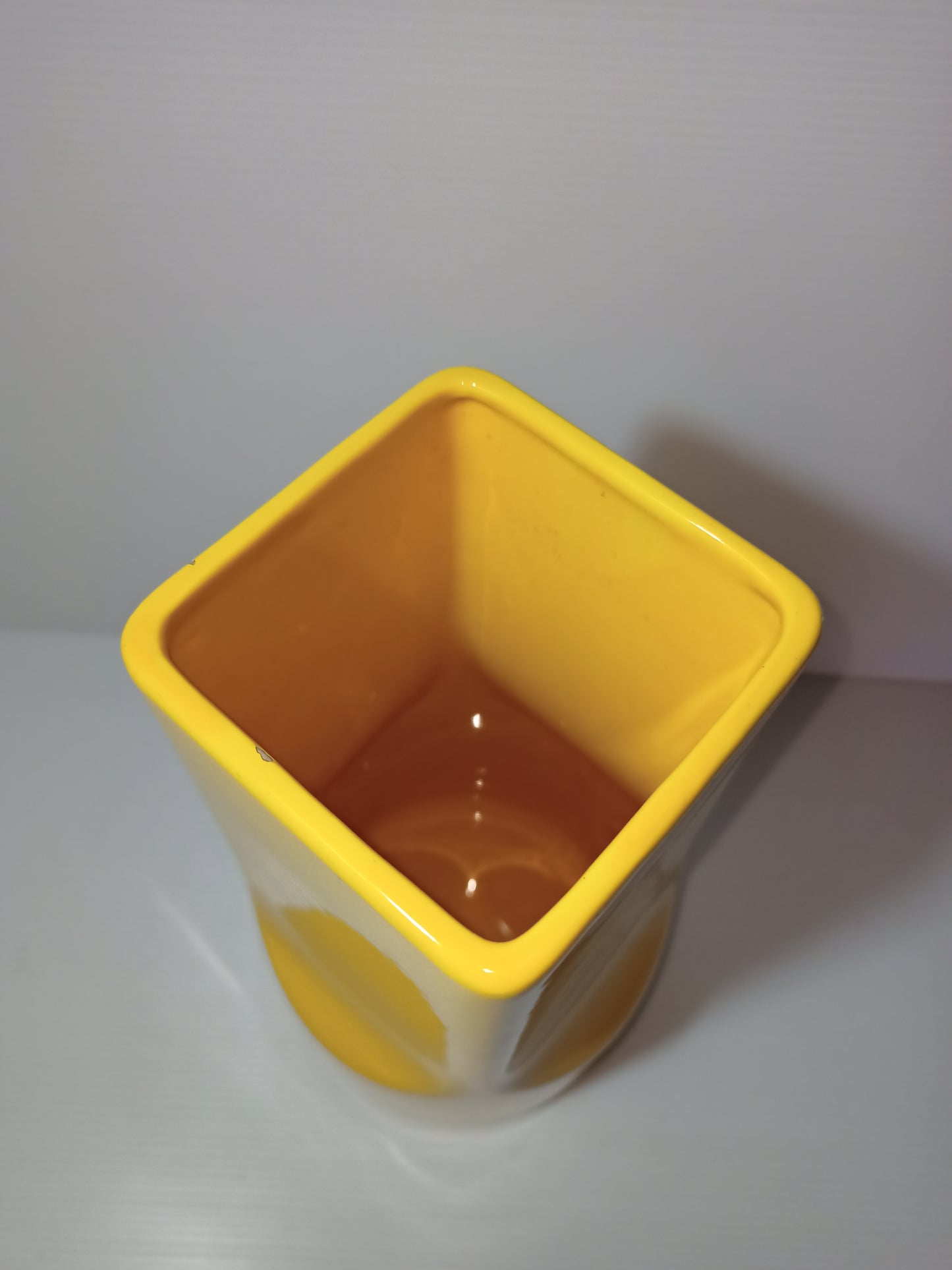 Modern yellow vase from the 70s (Gabbianelli?), READ DESCRIPTION