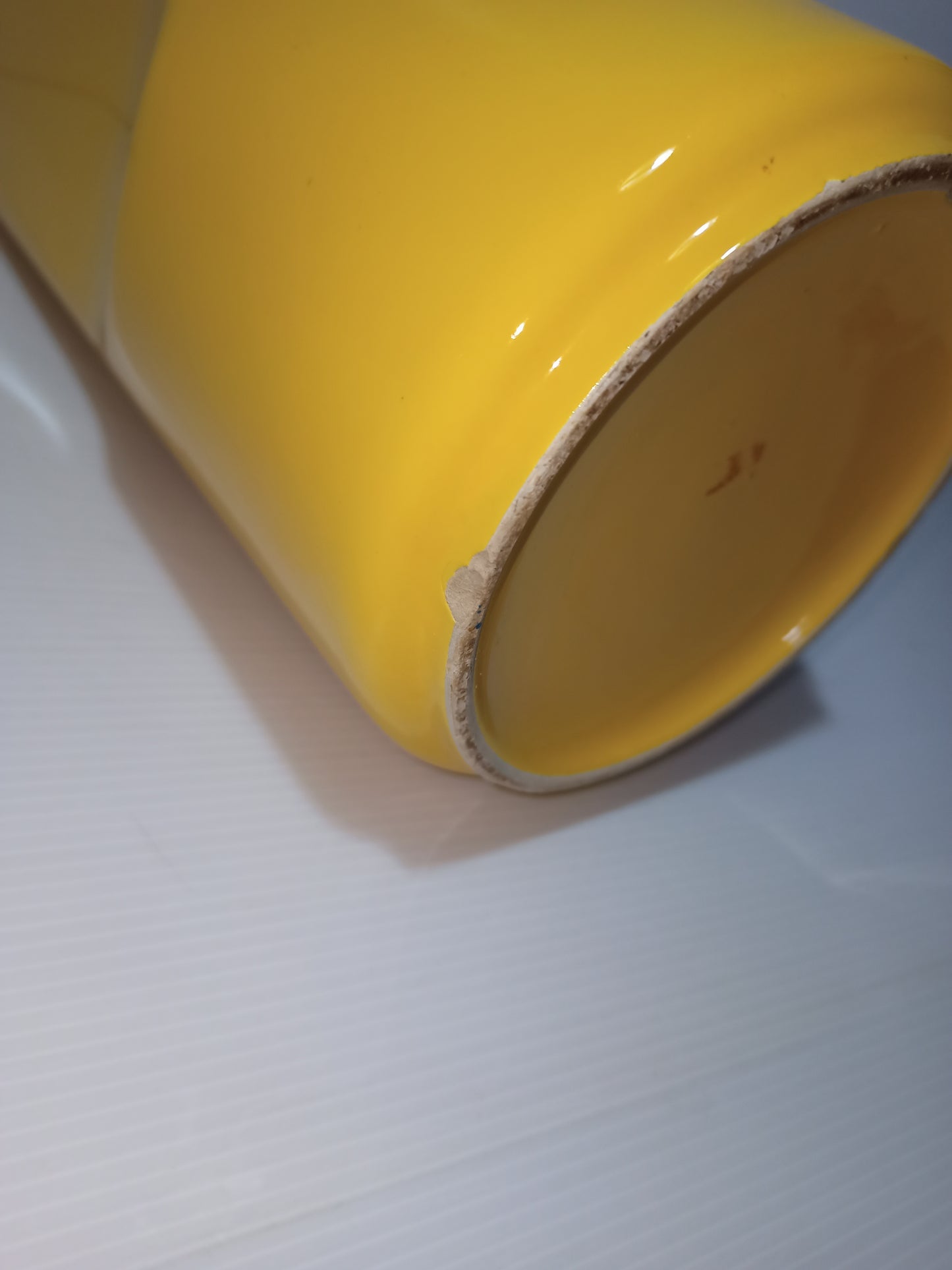 Modern yellow vase from the 70s (Gabbianelli?), READ DESCRIPTION