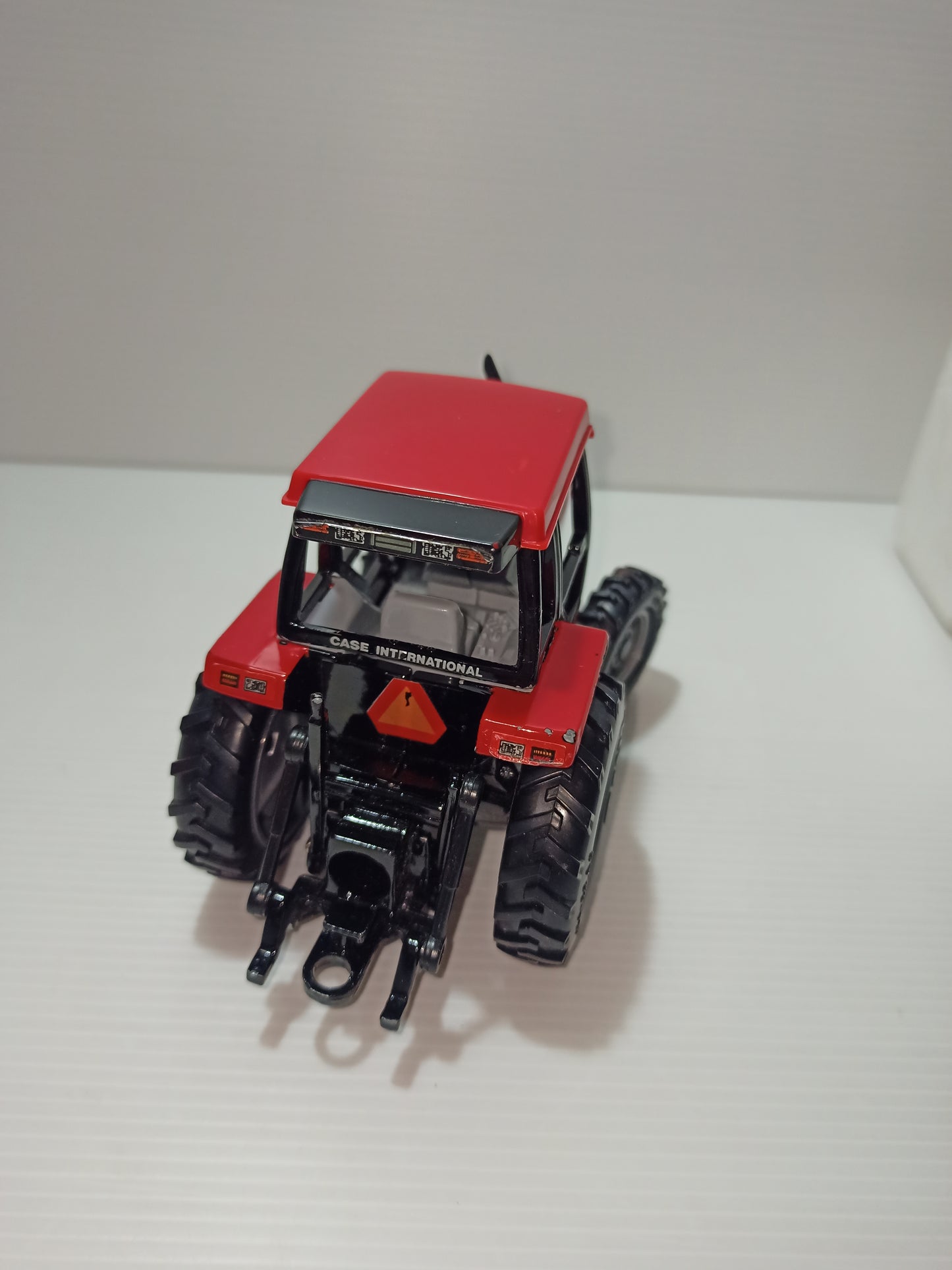 Ertl Case International Maxxum 5120 tractor, 1:32 scale READ DESCRIPTION