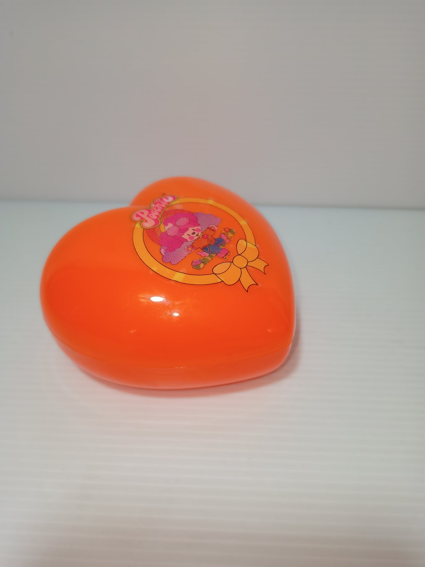 Poochie cuore plastica di colore arancione VUOTO, originale 1988