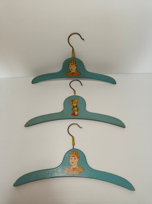 Antique wooden hangers for children's clothes, original from the 30s and 40s