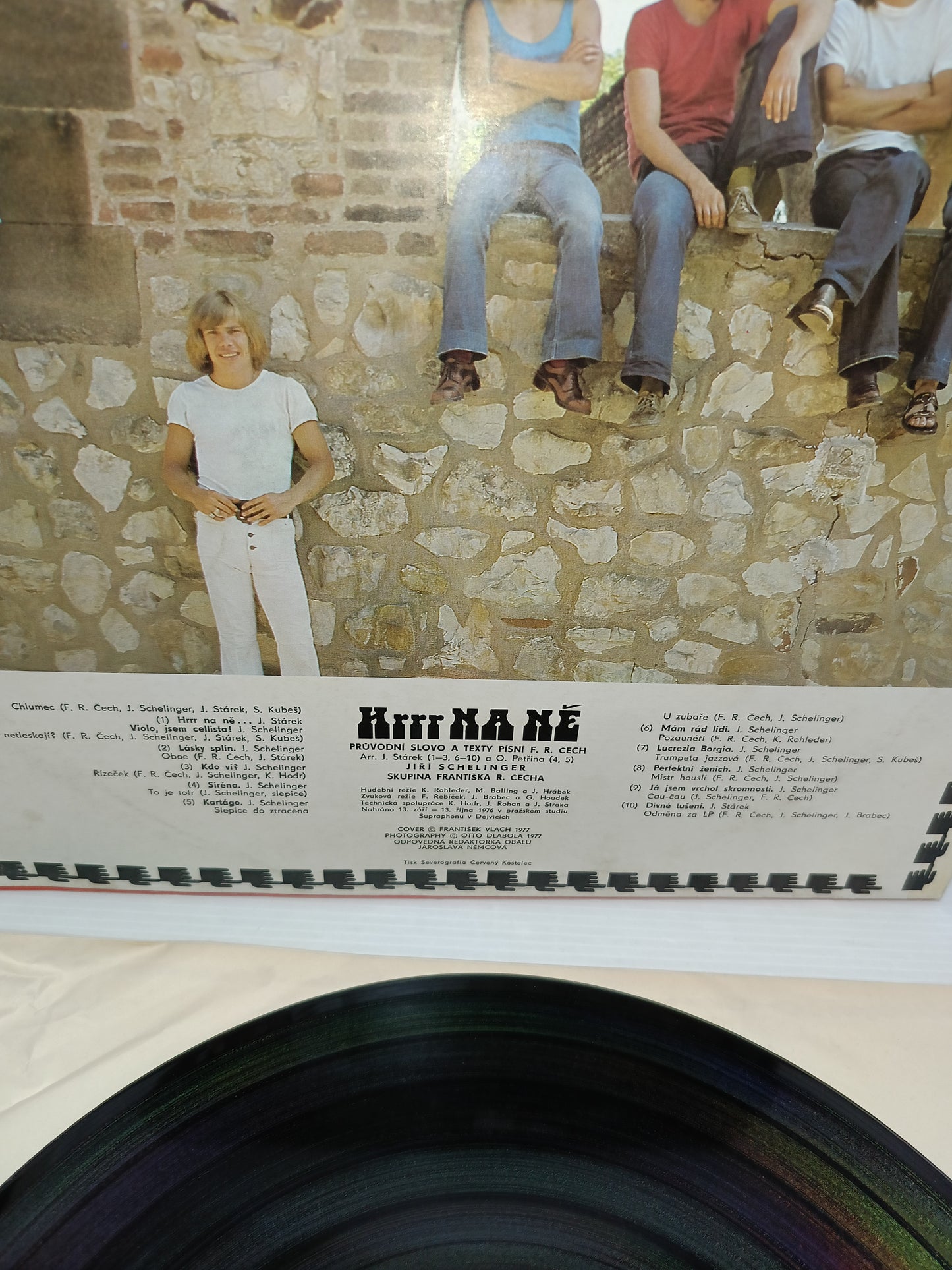 Hrrr Na Né J.Schelinger František Ringo Čech LP 33 Giri

Edito nel 1977 da Supraphon