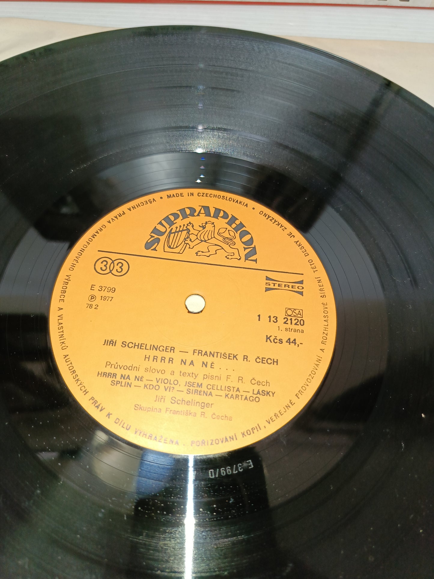 Hrrr Na Né J.Schelinger František Ringo Čech LP 33 Giri

Edito nel 1977 da Supraphon