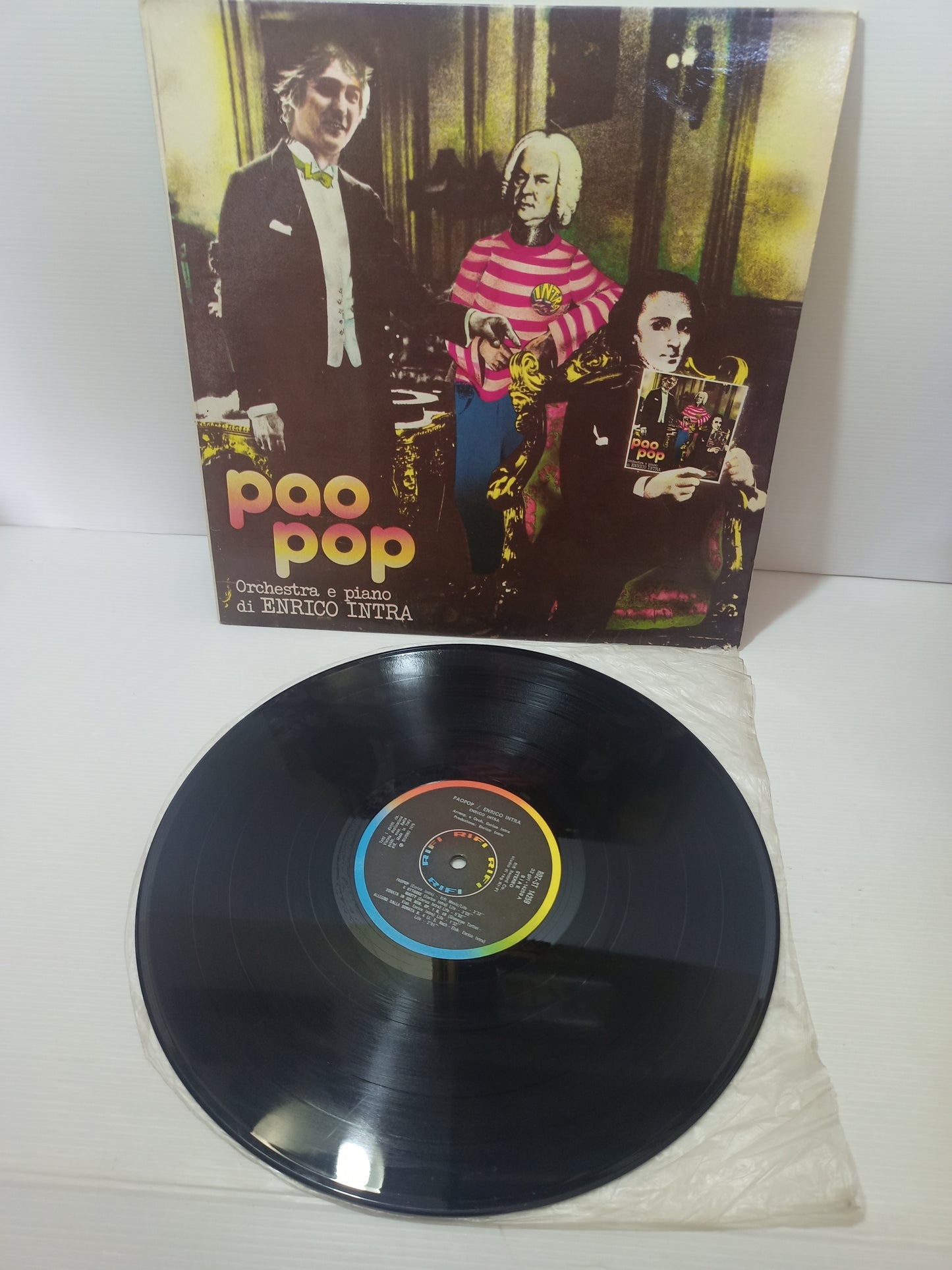Paopop Enrico Intra LP 33 Giri
Edito nel 1975 da RiFi Cod.RDZ-ST 14259
Genere: electronic,jazz,Pop