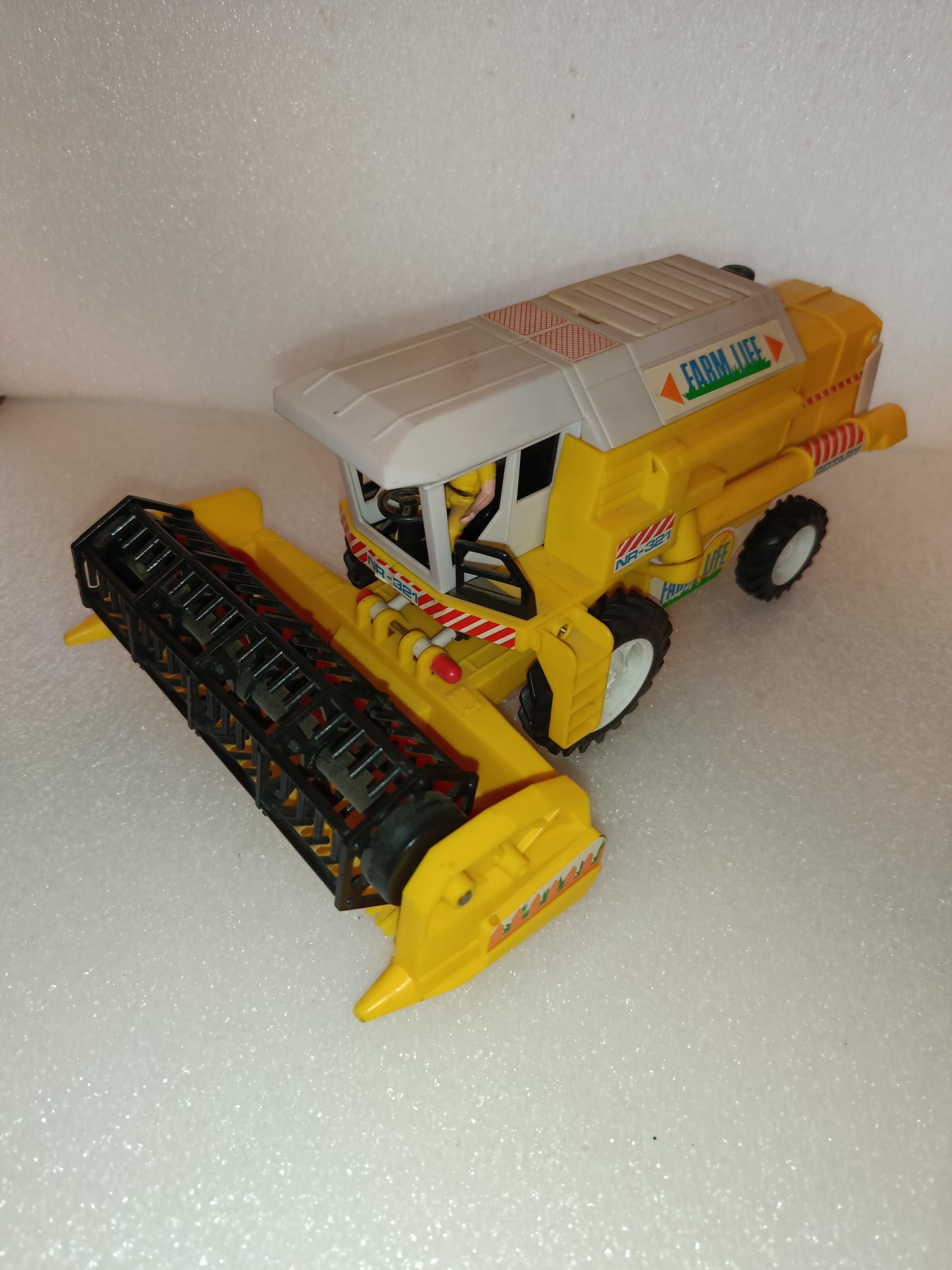 Mietitrebbia Farm Life NR-321
Prodotta da New Ray Toys