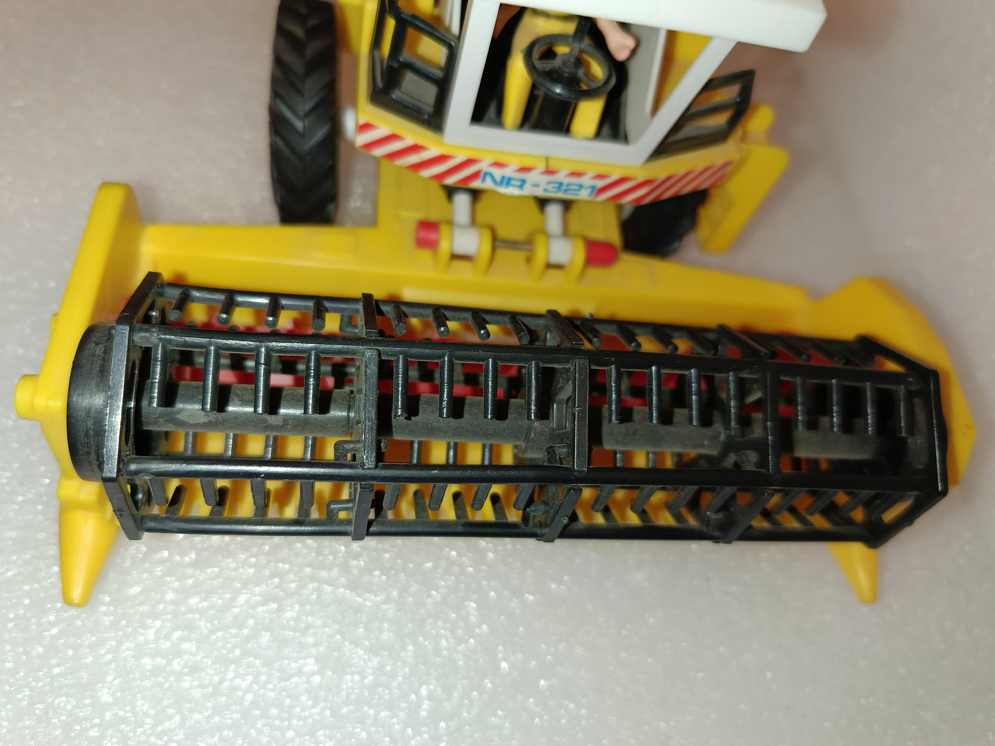 Mietitrebbia Farm Life NR-321
Prodotta da New Ray Toys