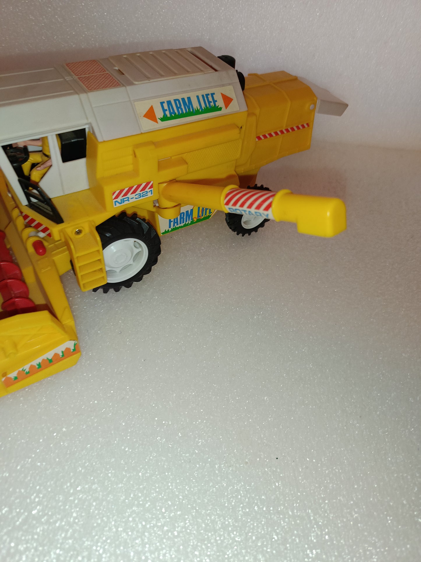 Mietitrebbia Farm Life NR-321
Prodotta da New Ray Toys