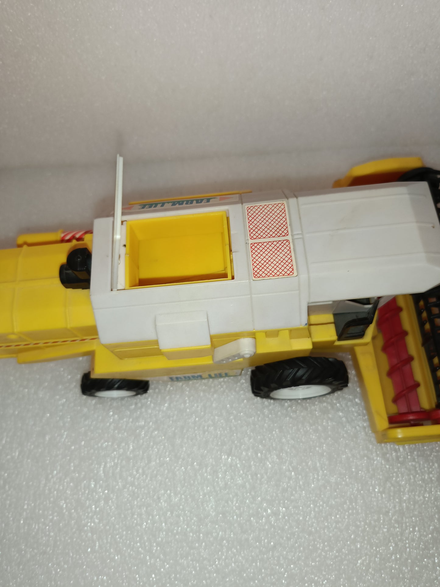 Mietitrebbia Farm Life NR-321
Prodotta da New Ray Toys