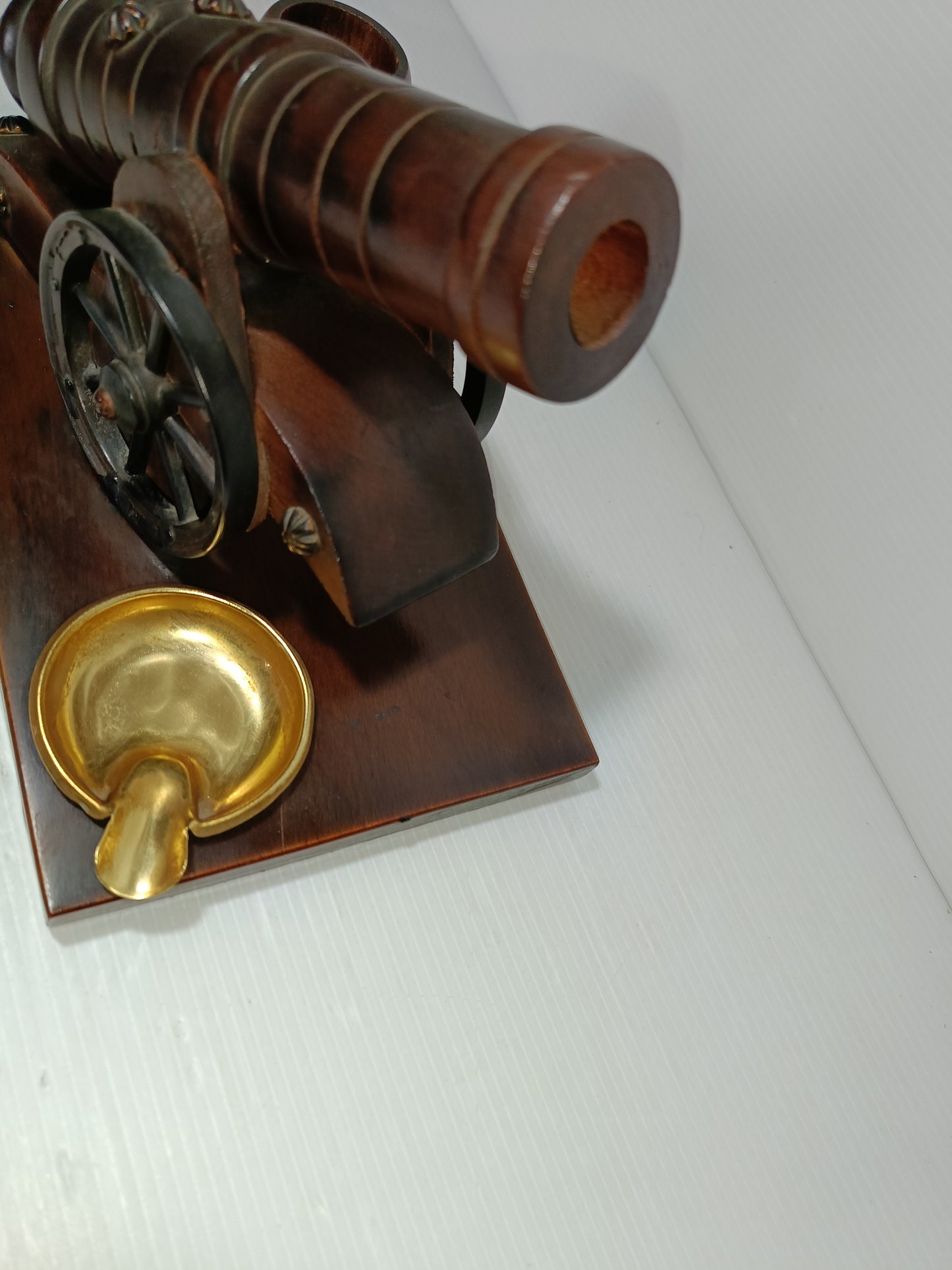 Cannone Posacenere In Legno Vintage