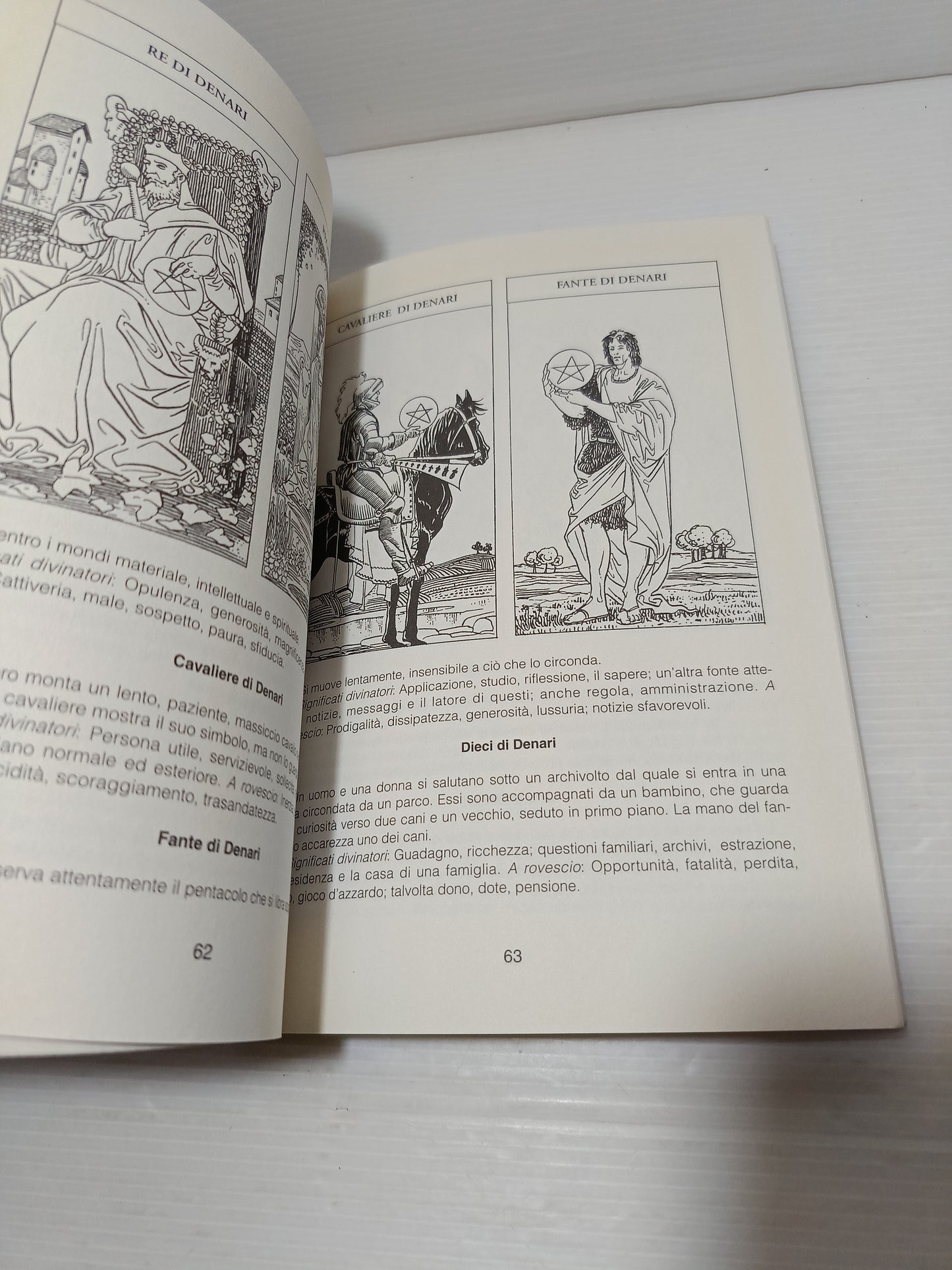 I Nuovi Tarocchi Waite
Arthur Edward Waite/Roberto De Angelis
Edito nel 1995 da Lo Scarabeo