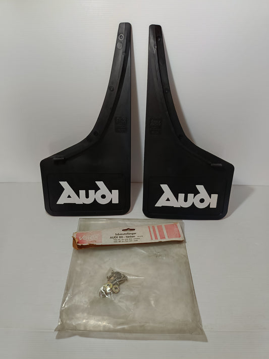 Audi 80 Paraspruzzi Posteriori
Originali dell'epoca
Produzione 8/78
Made in Germany
