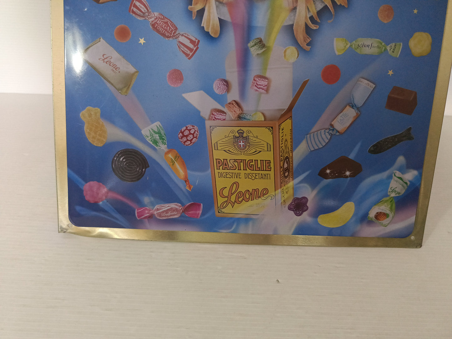 Targa Pastiglie Leone In Metallo
Misure 40 X 30 cm