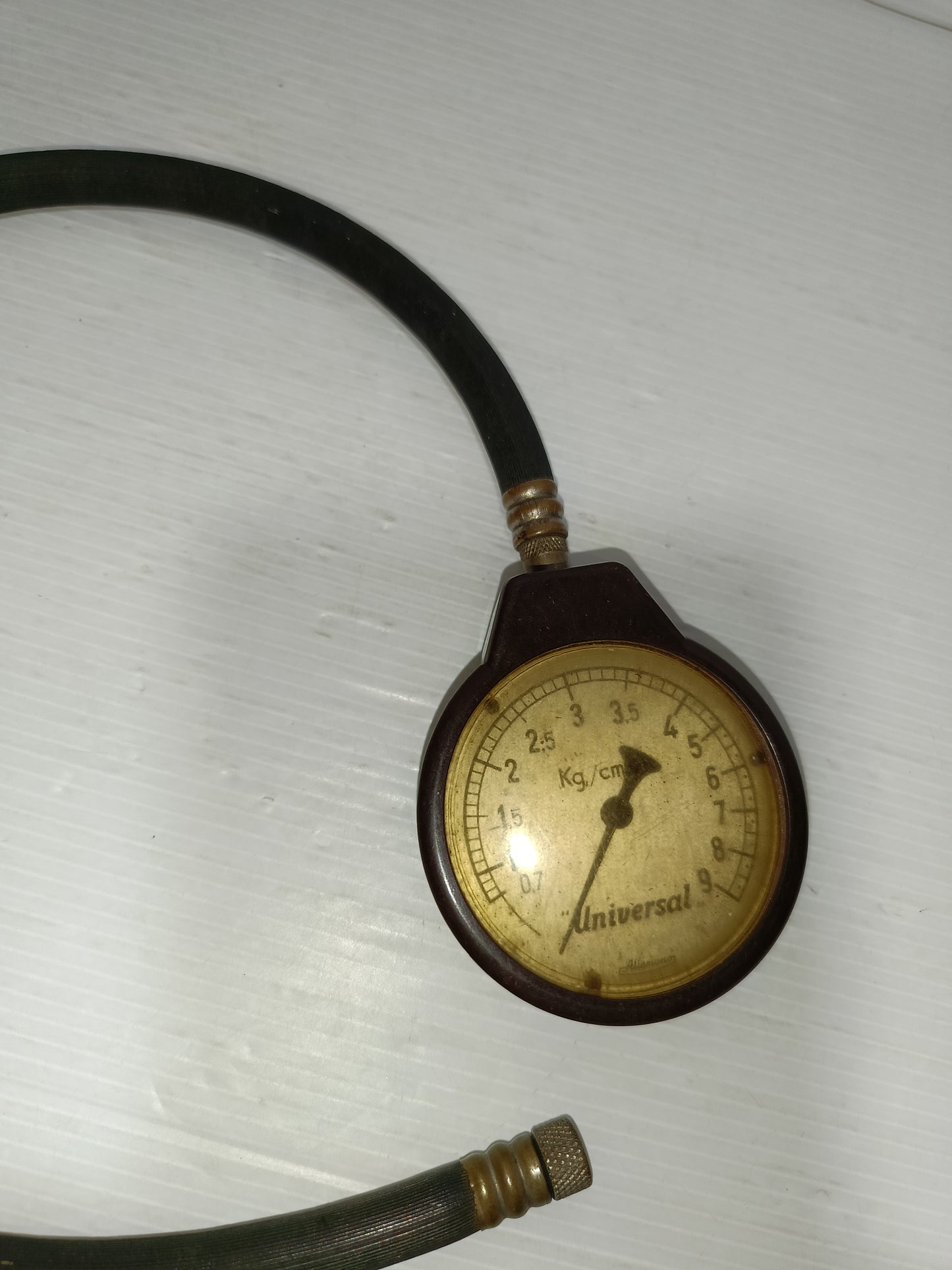 Manometro Universal Allemano Vintage
In bachelite
Non testato