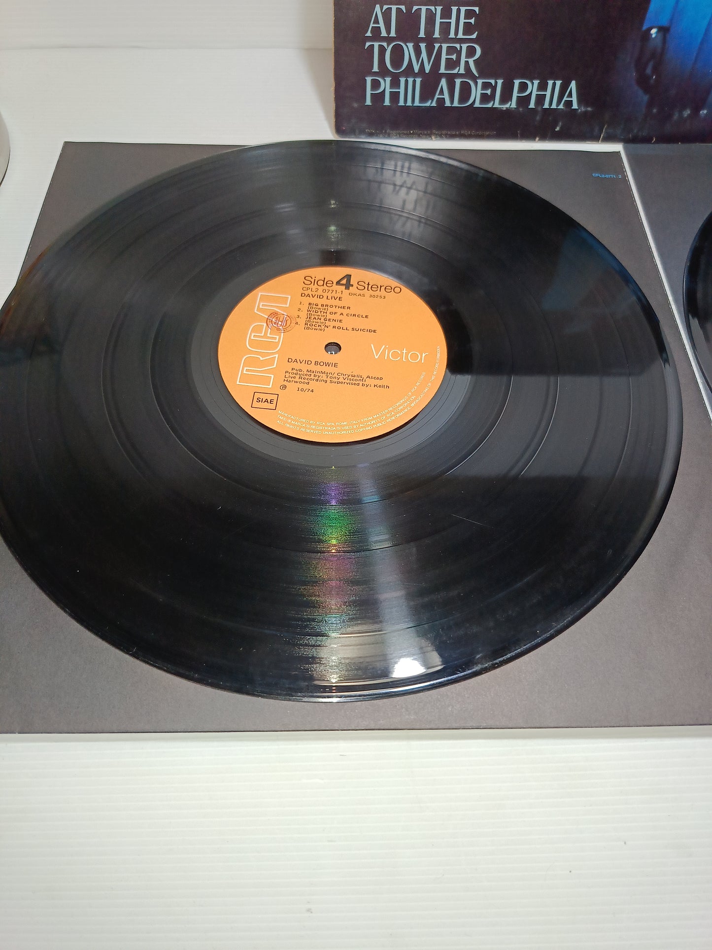 David Bowie At The Tower Philadelphia 2Lp 33 giri
Edito nel 1974 da RCA Cod .CPL2 -0771