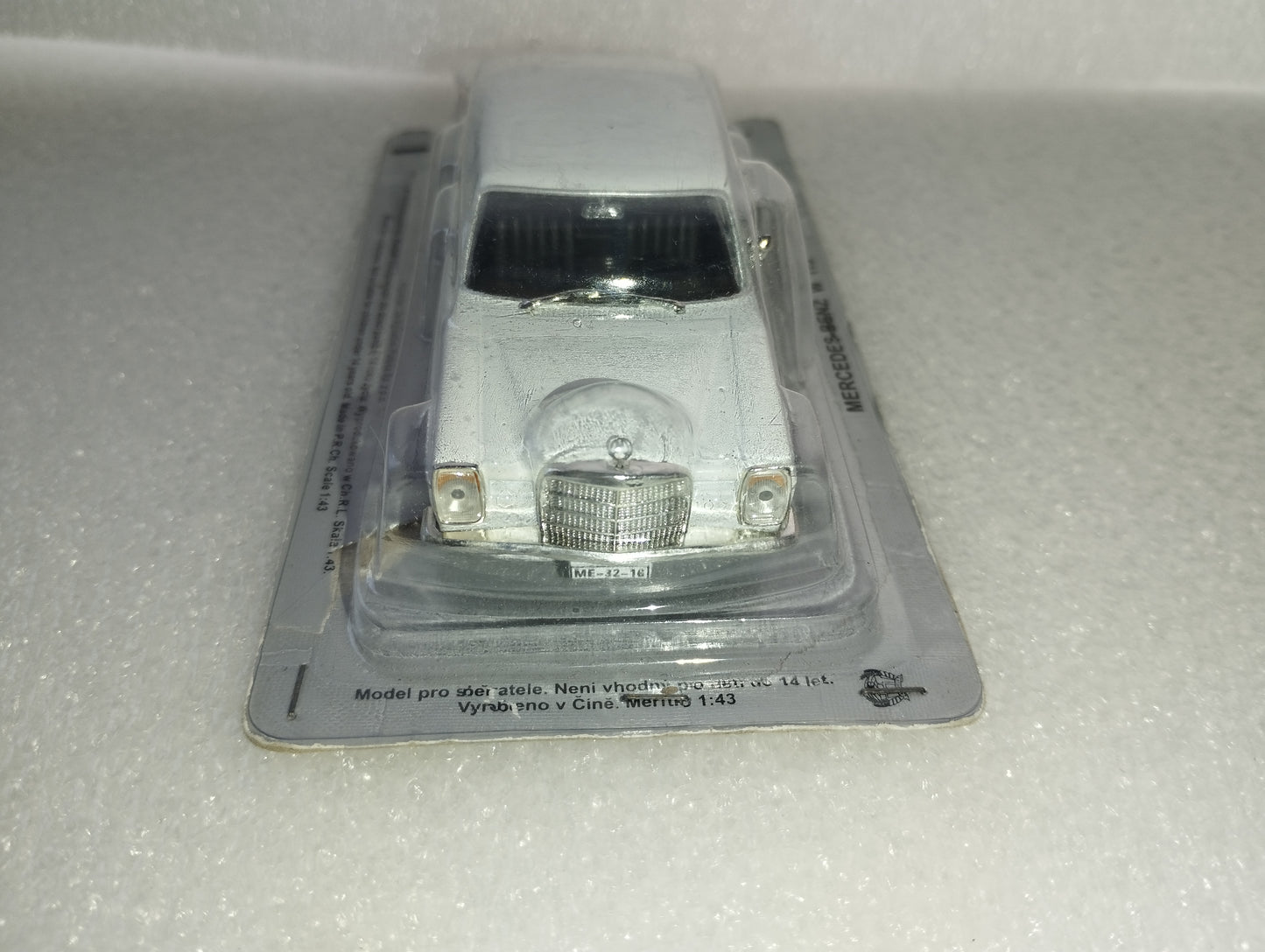 Modellino Mercedes Benz W115

scala 1:43