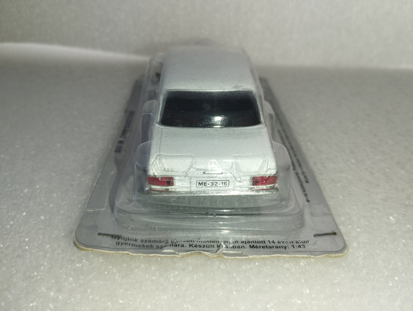 Modellino Mercedes Benz W115

scala 1:43