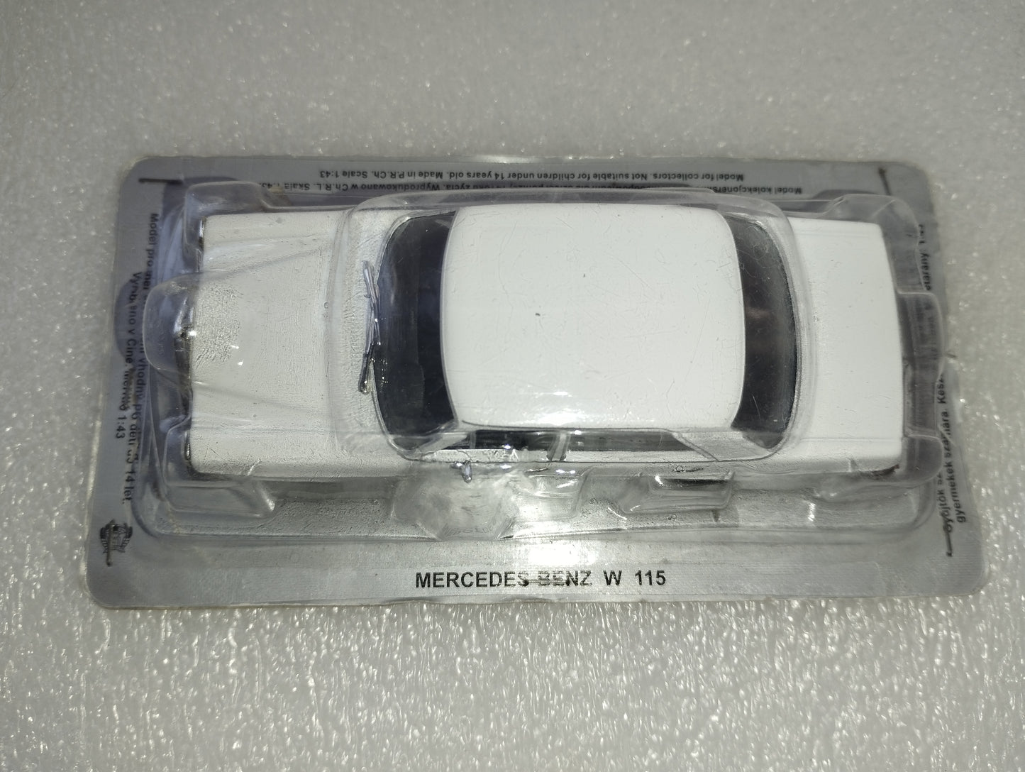 Modellino Mercedes Benz W115

scala 1:43