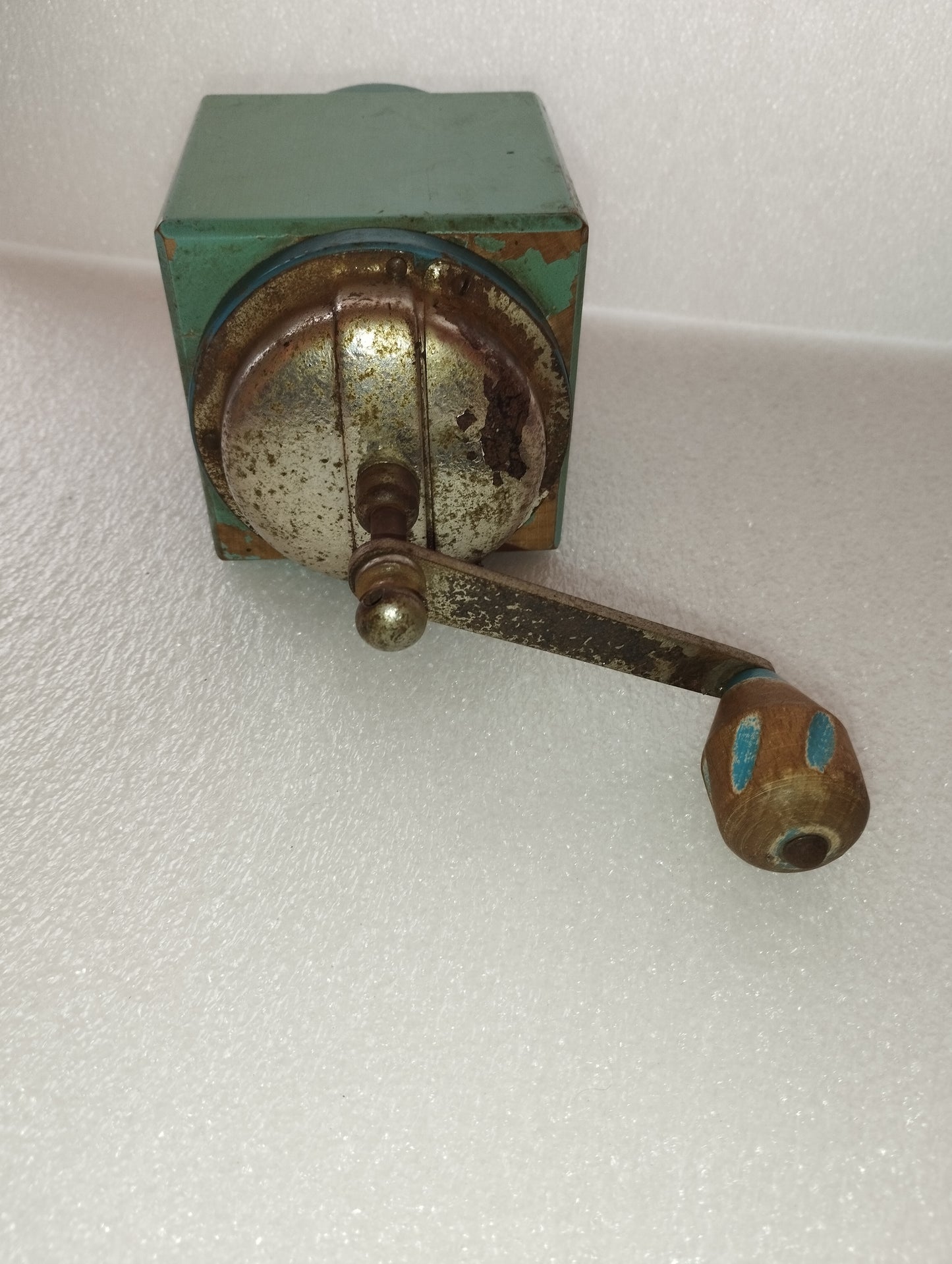 Antique Sports Decoration Grinder

 Made of wood and metal