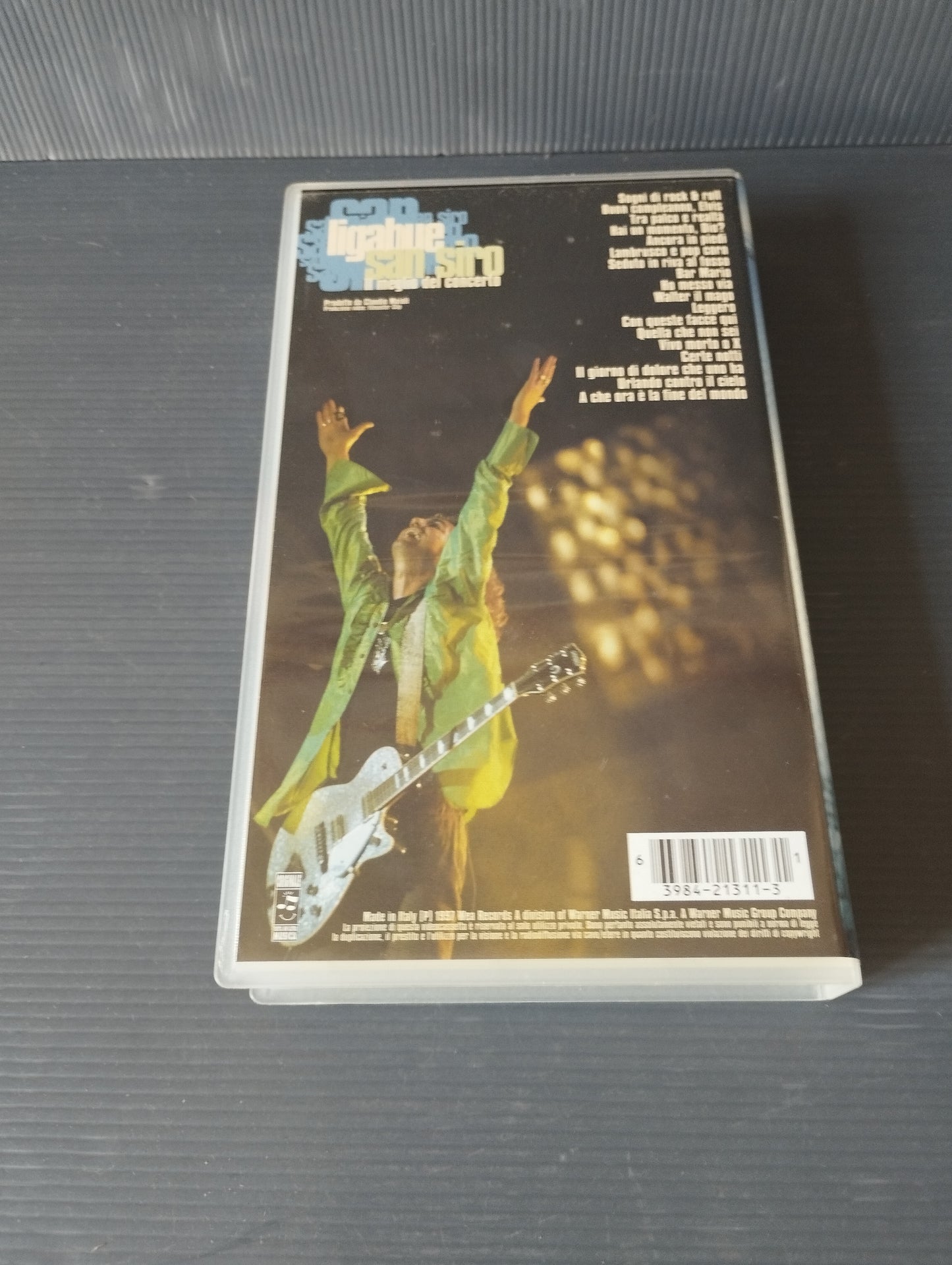VHS Ligabue San Siro

Edita nel 1997 da Warner Music cod.3984 213113
