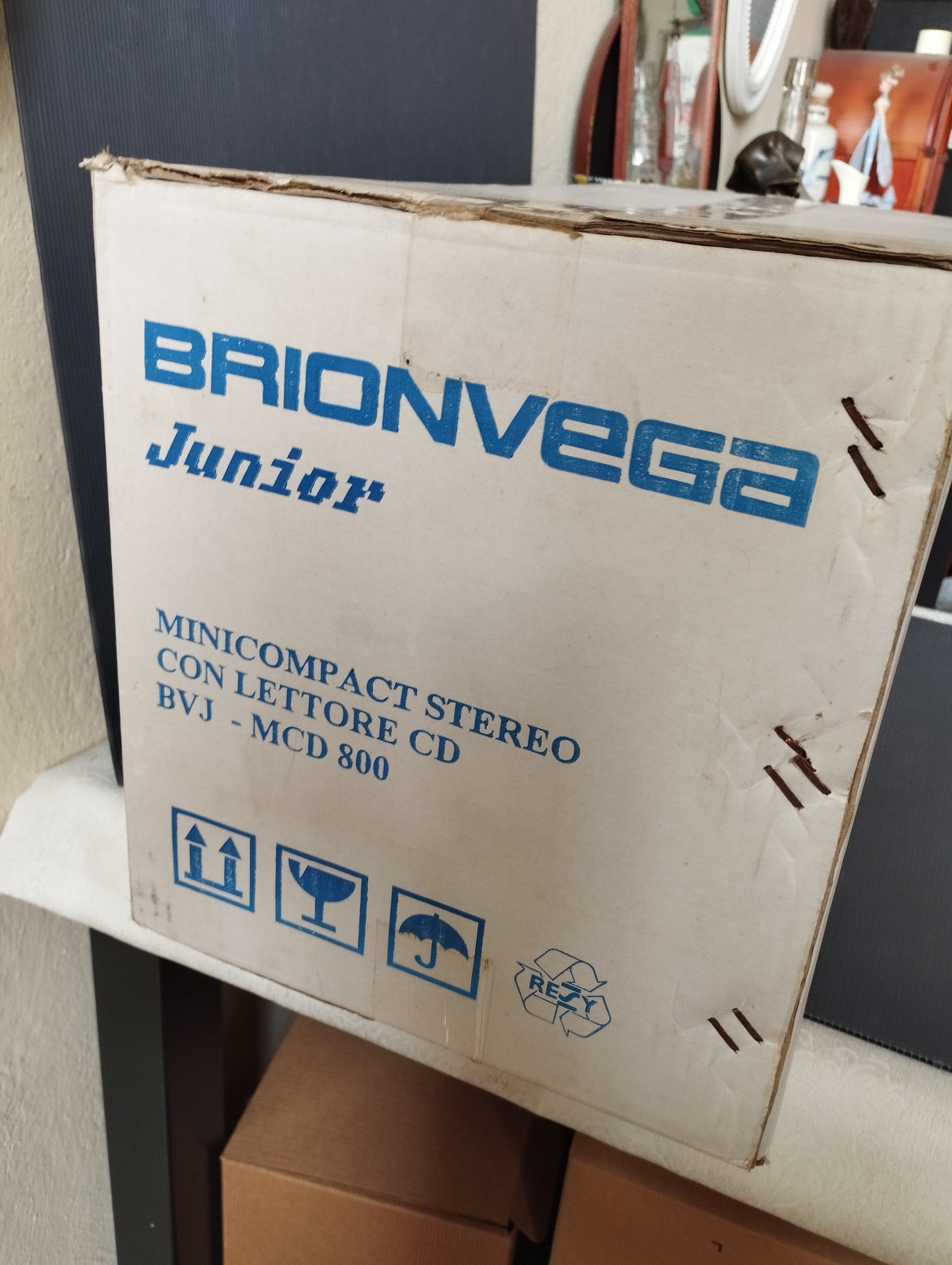 Brionvega Junior Minicompact Stereo

Con lettore CD Mod.BVJ -MCD 800