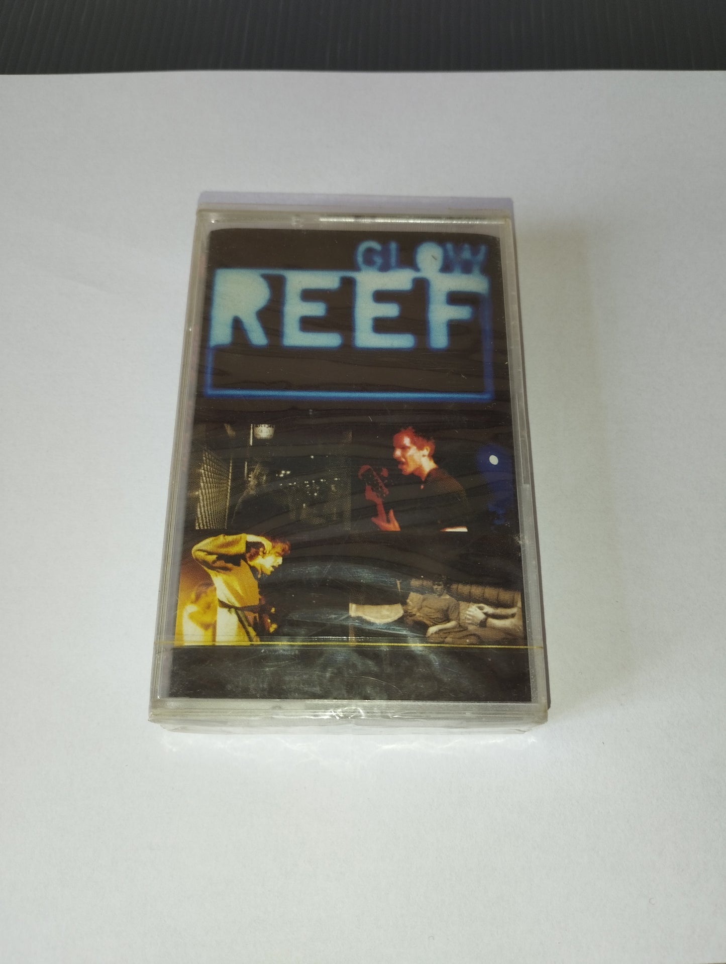 Glow" Reef Musicassetta

Edita nel 1997 da  Sony Music cod.486 940 4