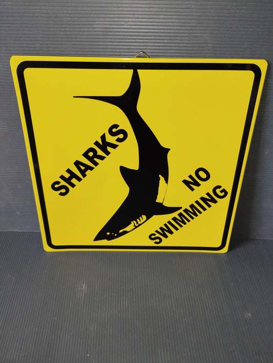 Insegna Sharks No Swimming in latta