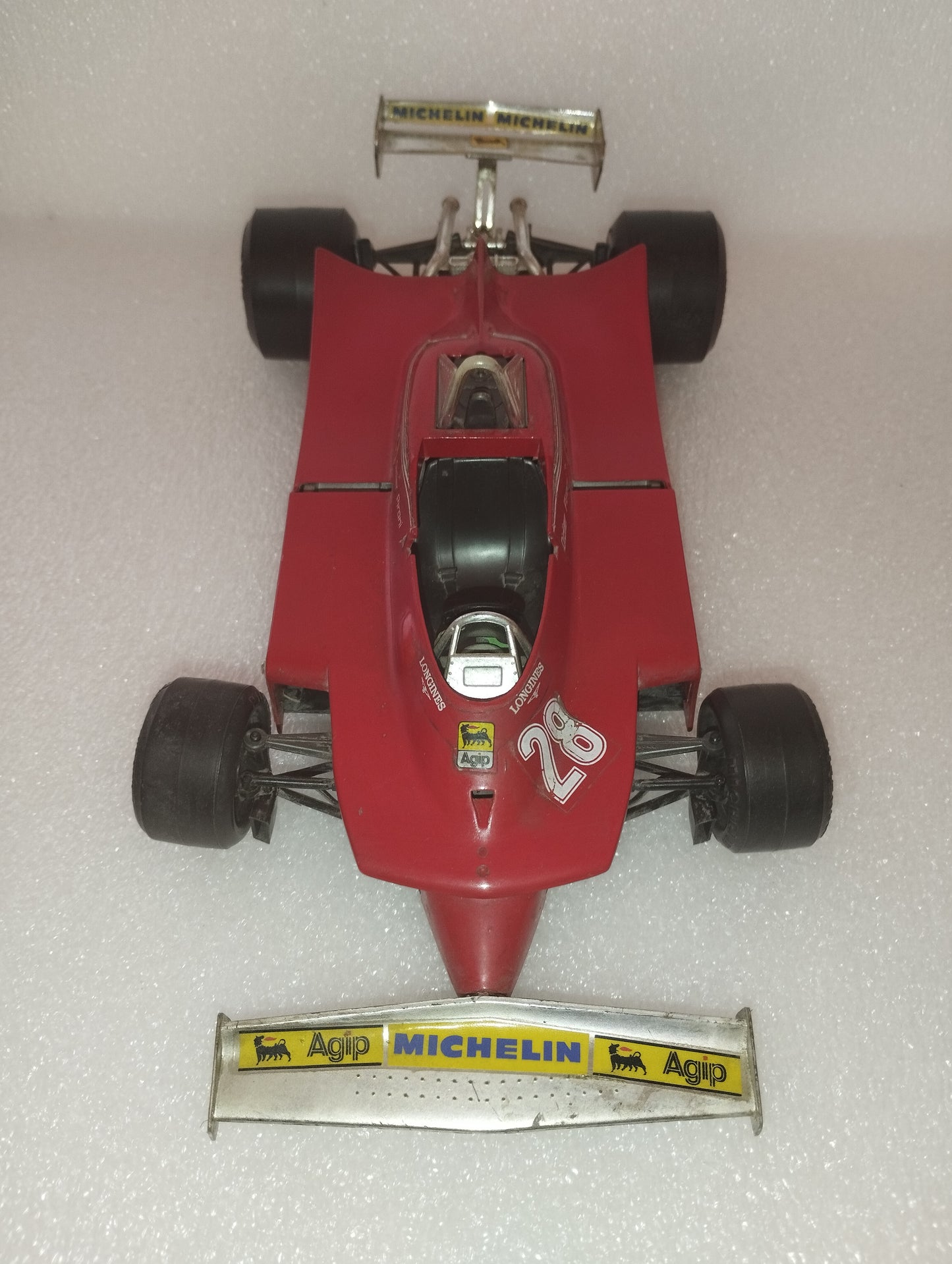 Modellino Ferrari 312 T5 Pironi

Scala 1:14

Prodotta da Bburago cod.2108

da restaurare