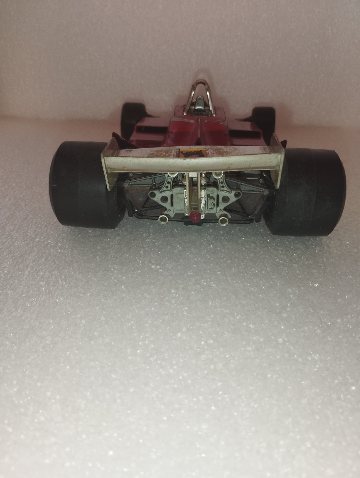 Modellino Ferrari 312 T5 Pironi

Scala 1:14

Prodotta da Bburago cod.2108

da restaurare