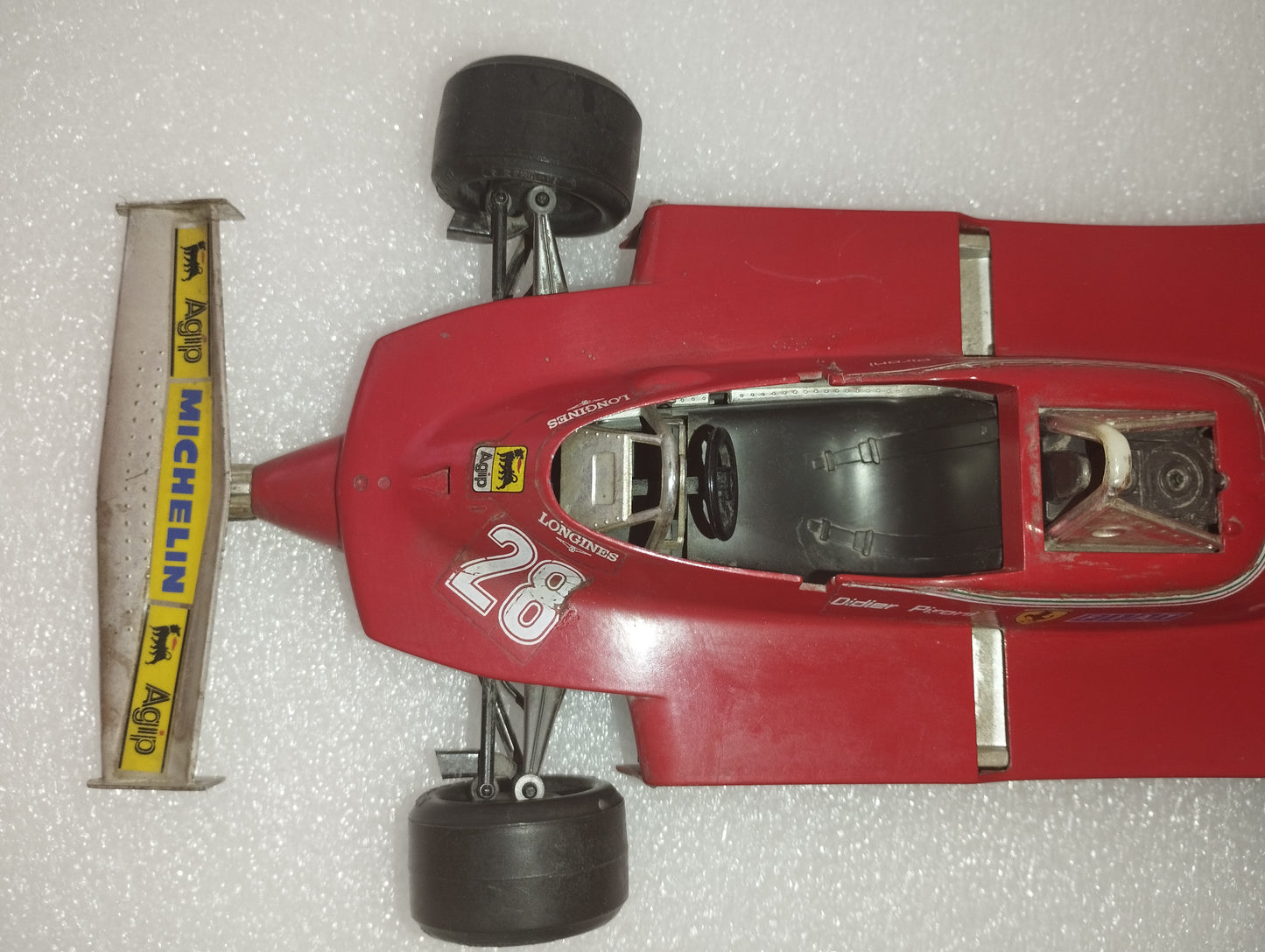 Modellino Ferrari 312 T5 Pironi

Scala 1:14

Prodotta da Bburago cod.2108

da restaurare