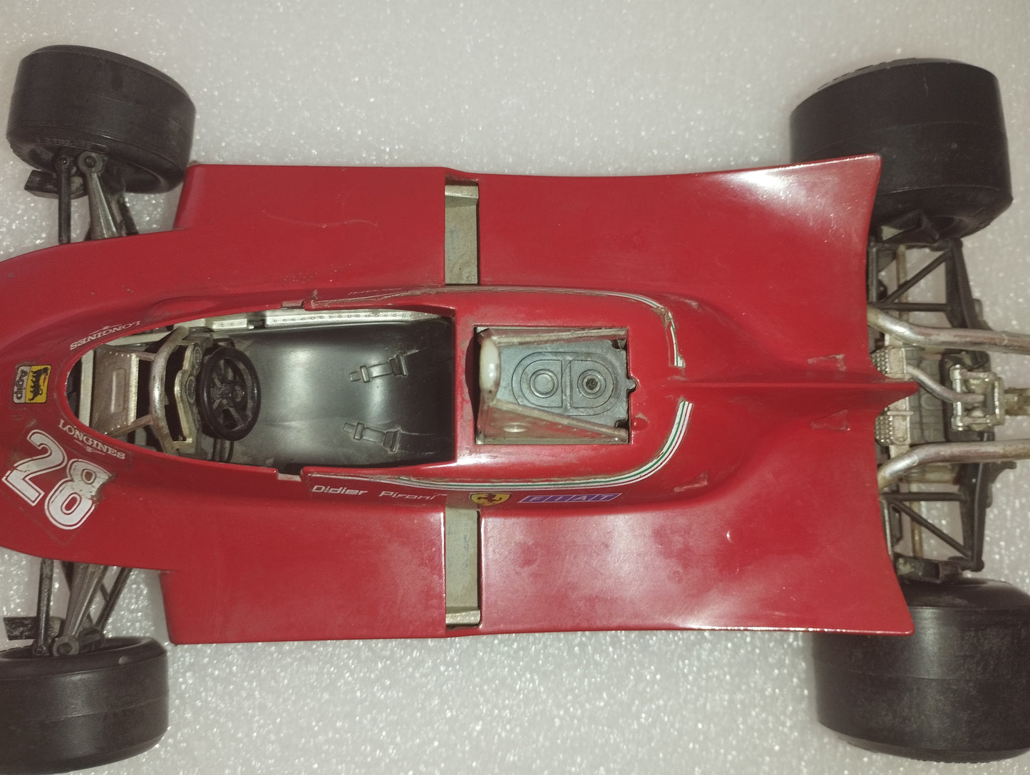 Modellino Ferrari 312 T5 Pironi

Scala 1:14

Prodotta da Bburago cod.2108

da restaurare