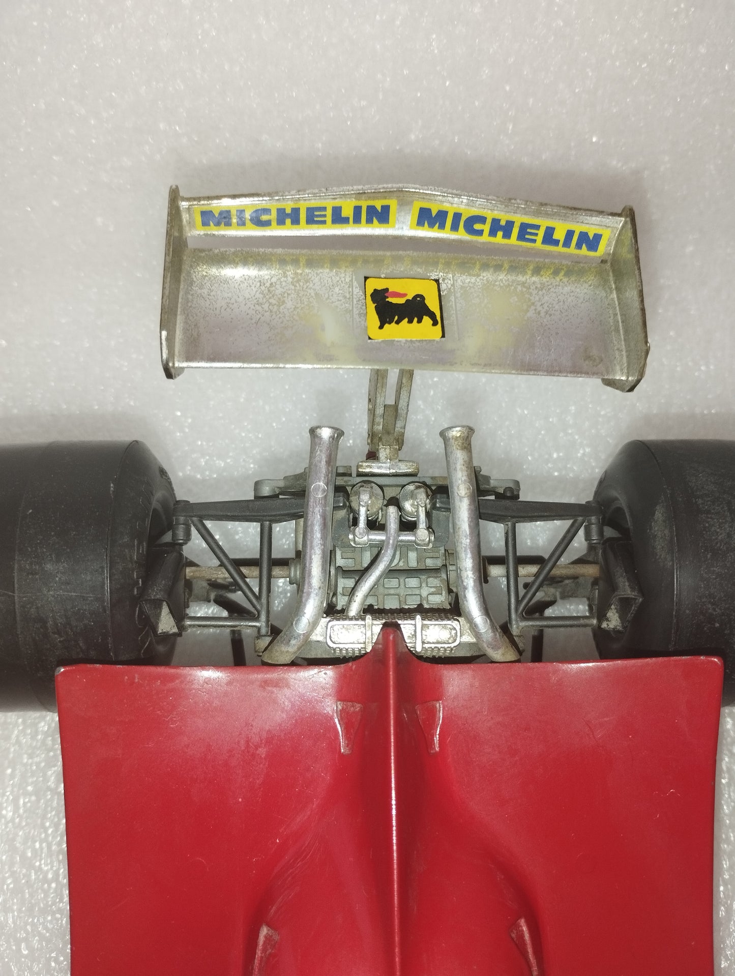 Modellino Ferrari 312 T5 Pironi

Scala 1:14

Prodotta da Bburago cod.2108

da restaurare