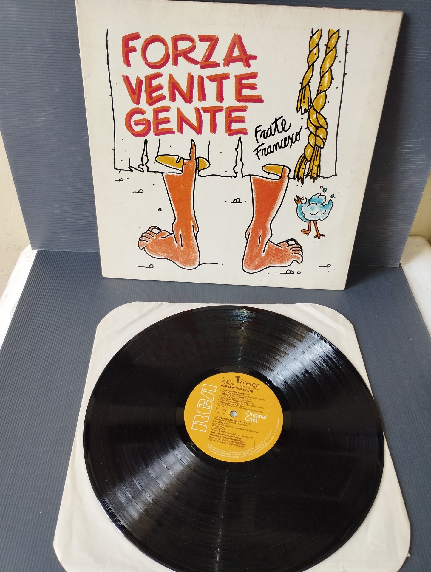 Forza Venite Gente Frate Francesco" LP 33 giri

Edito nel  1981 da RCA cod.BL 31608

Genere:musical