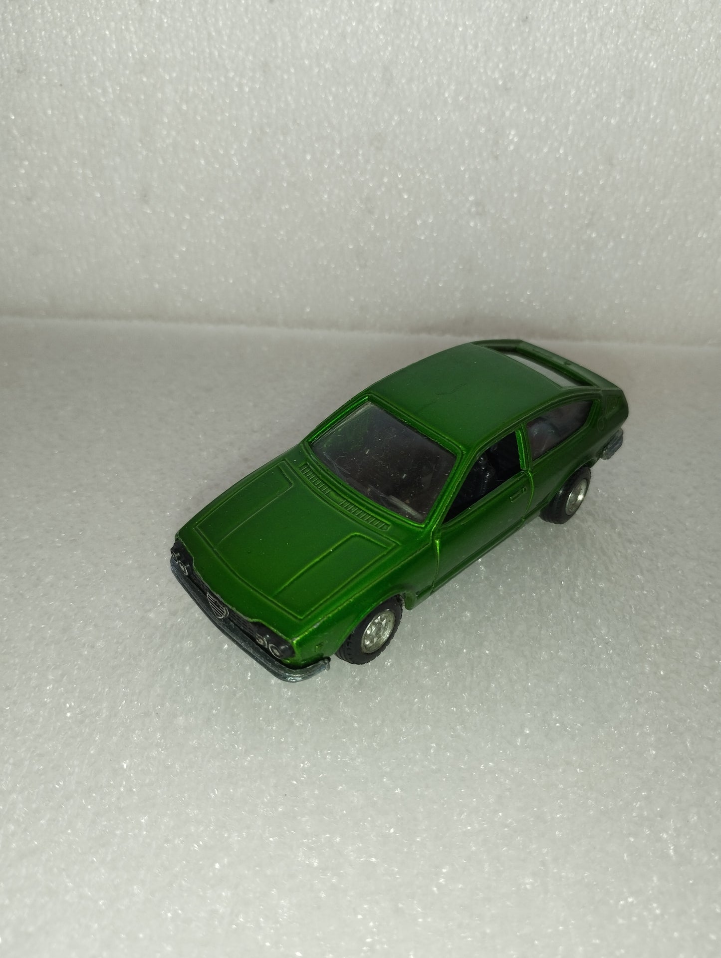 Modellino Alfa Romeo Alfetta GT Prodotta negli anni 70 da Mercury
Scala 1:43