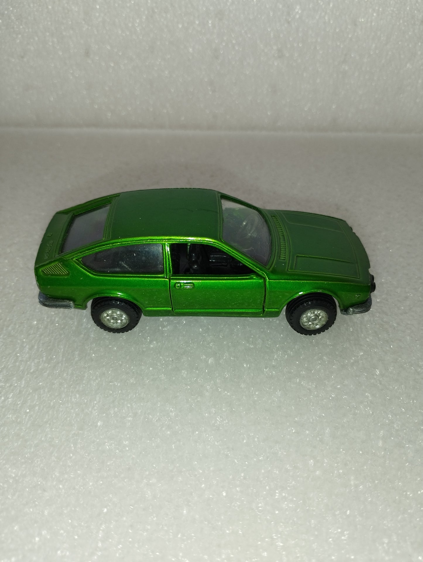 Modellino Alfa Romeo Alfetta GT Prodotta negli anni 70 da Mercury
Scala 1:43