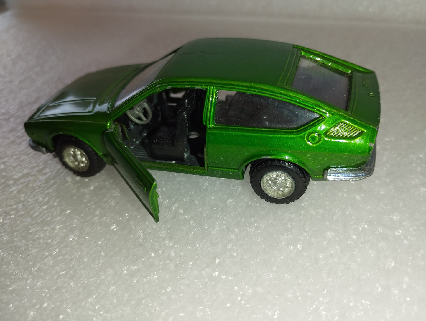 Modellino Alfa Romeo Alfetta GT Prodotta negli anni 70 da Mercury
Scala 1:43