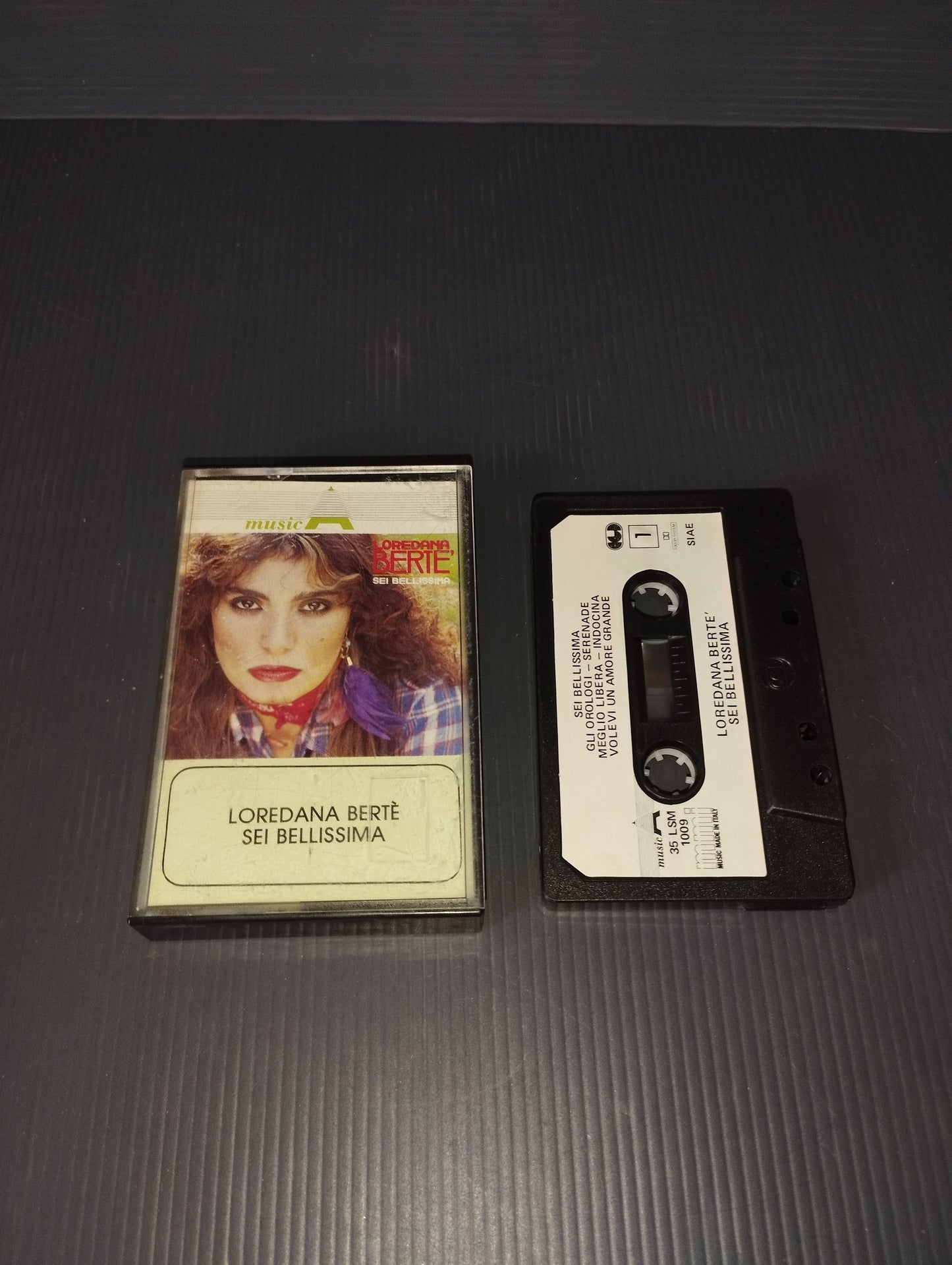 Sei Bellissima" Loredana Bertè Musicassetta
Edita da CGD Cod.35 LSM 1009