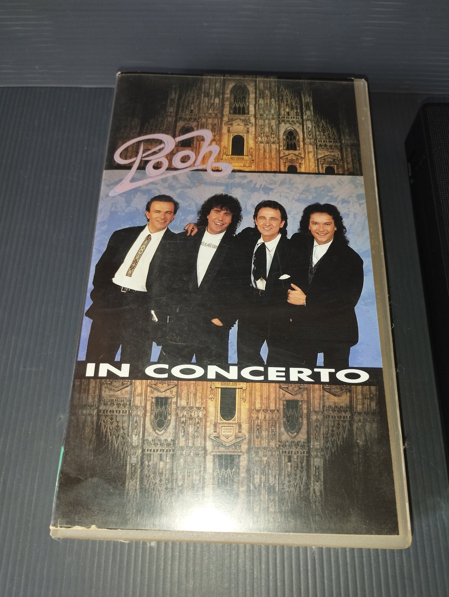 VHS "Pooh in Concerto.Milano piazza del Duomo 27.9.90"