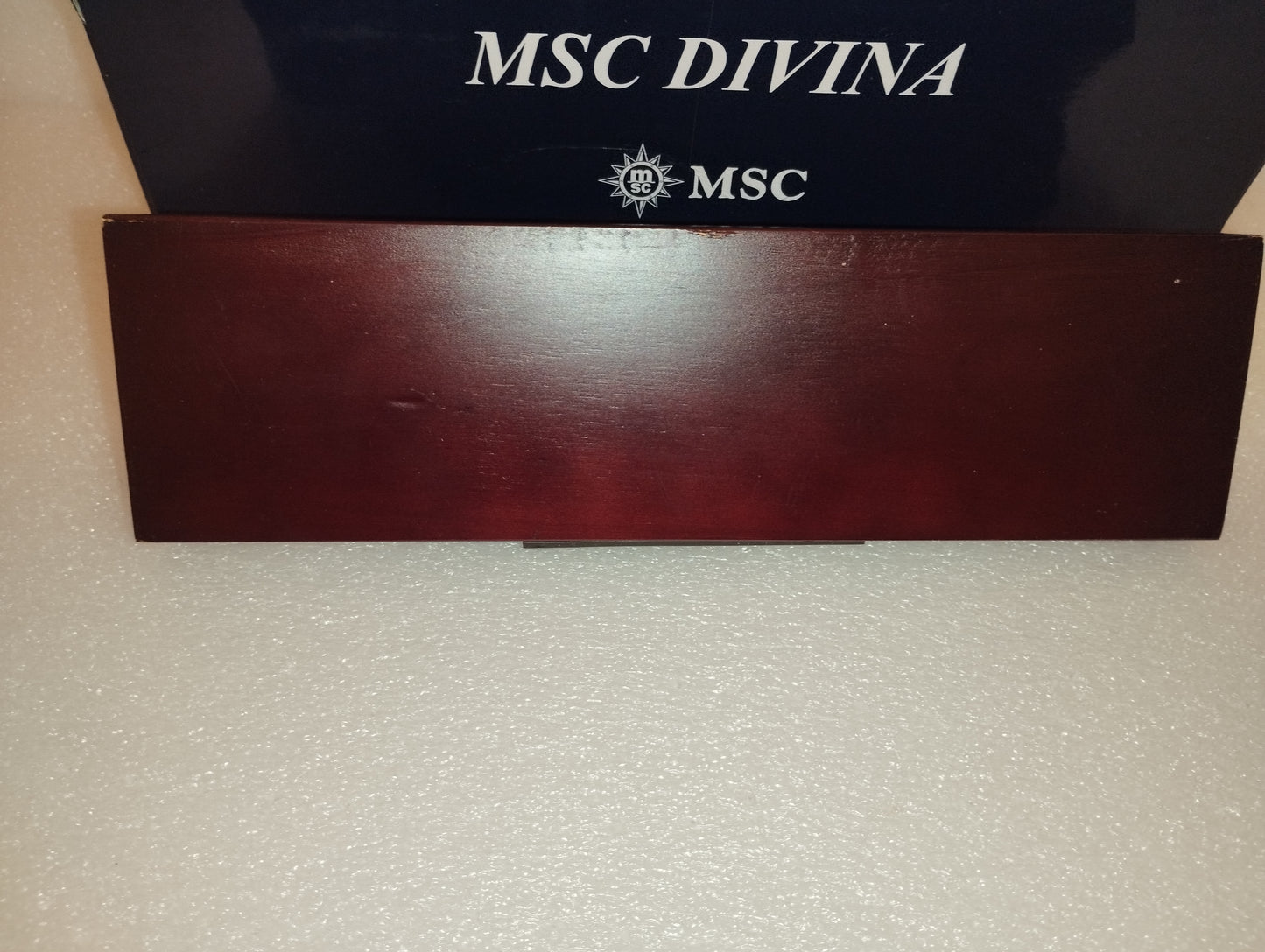 Model Ship MSC Divina
 In metal with wooden base
 Model length 26 cm