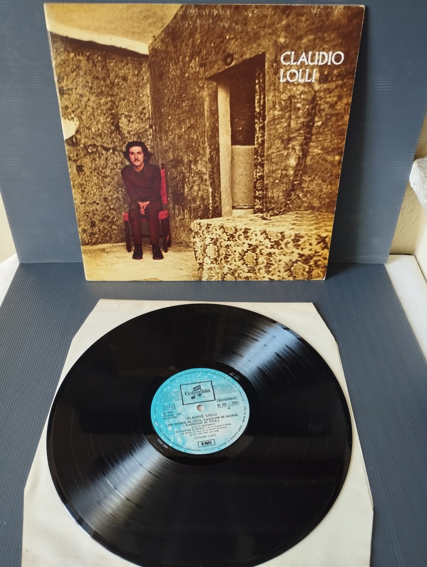 Un Uomo In Crisi" Claudio Lolli LP 33 giri
Ristampa del 1976 EMI Columbia 