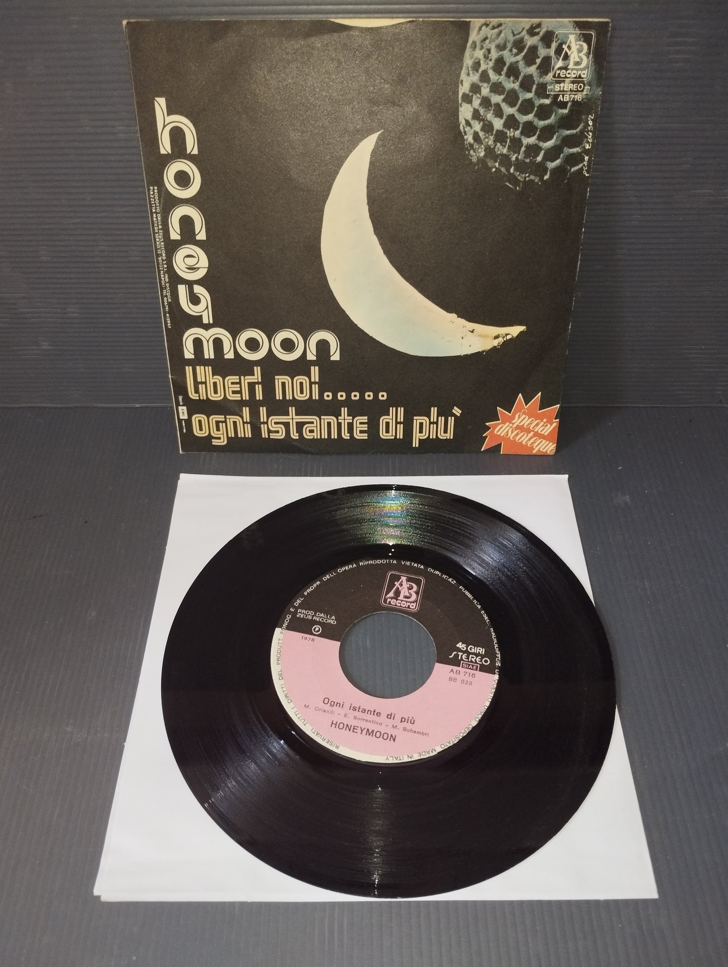 Liberi Noi/Ogni Istante di più" Honeymoon 45 Giri
Edito nel 1978 da AB Record Cod.AB716