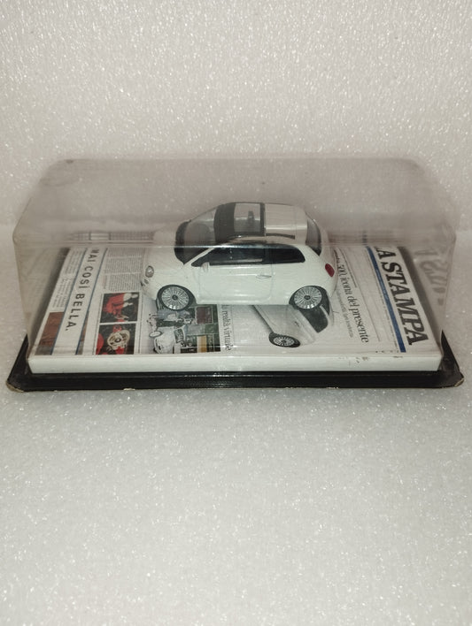 Modellino Fiat 500
Prodotto da Mondo Motors
Scala 1:43