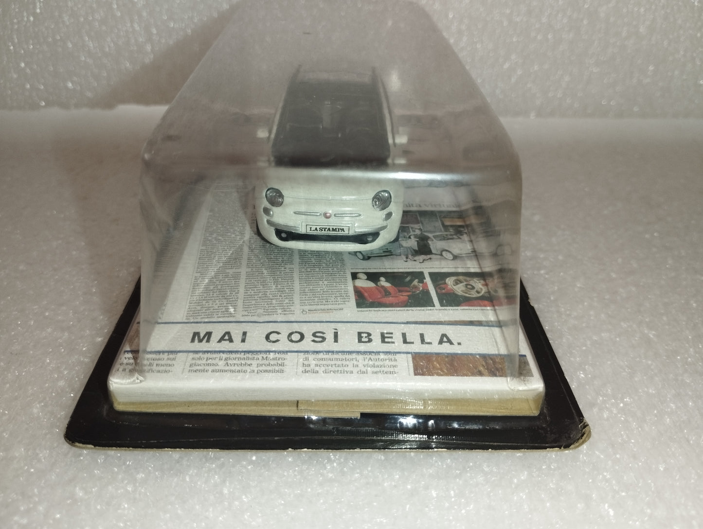 Fiat 500 model
 Produced by Mondo Motors
 Scale 1:43